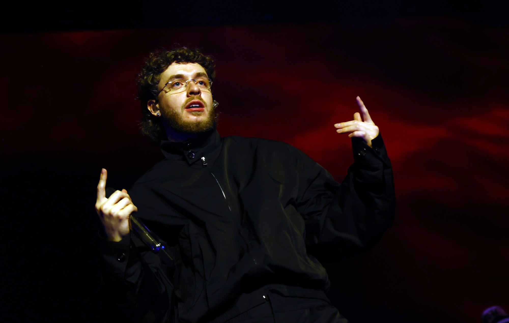 Jack Harlow consigue su primer número uno en el Reino Unido con "Lovin On Me".