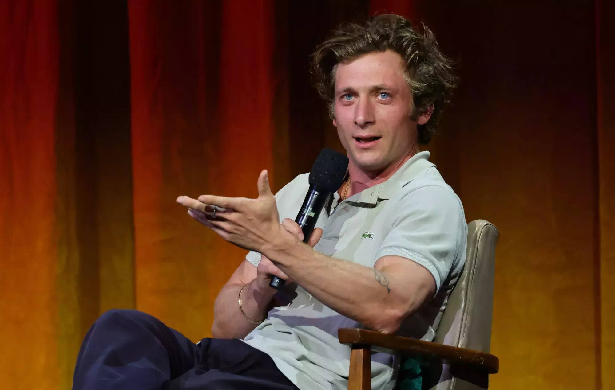 Jeremy Allen White recuerda una reunión fallida para una 