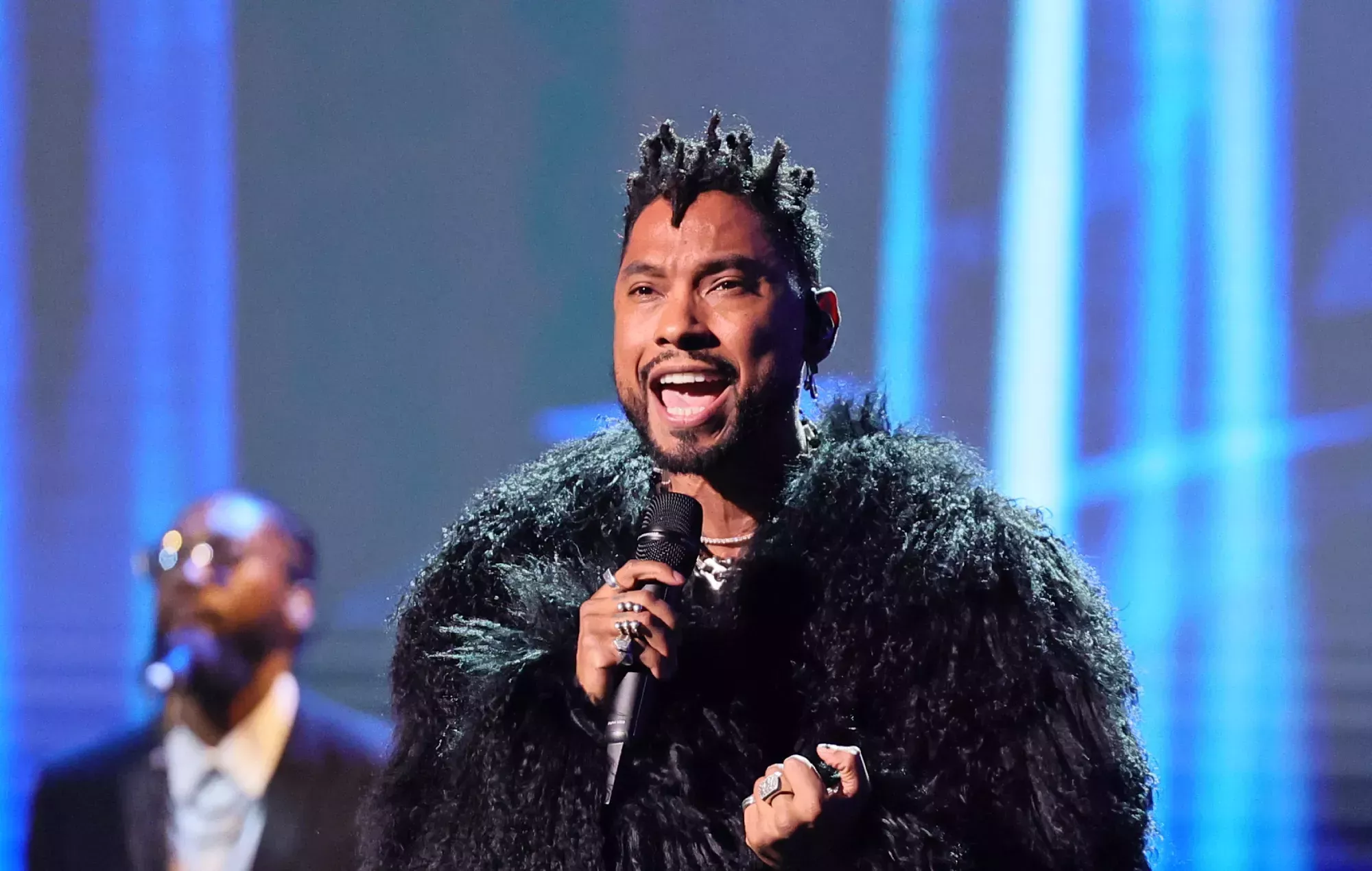 Miguel homenajea a George Michael con una versión de 'Careless Whisper' en el Rock Hall 2023