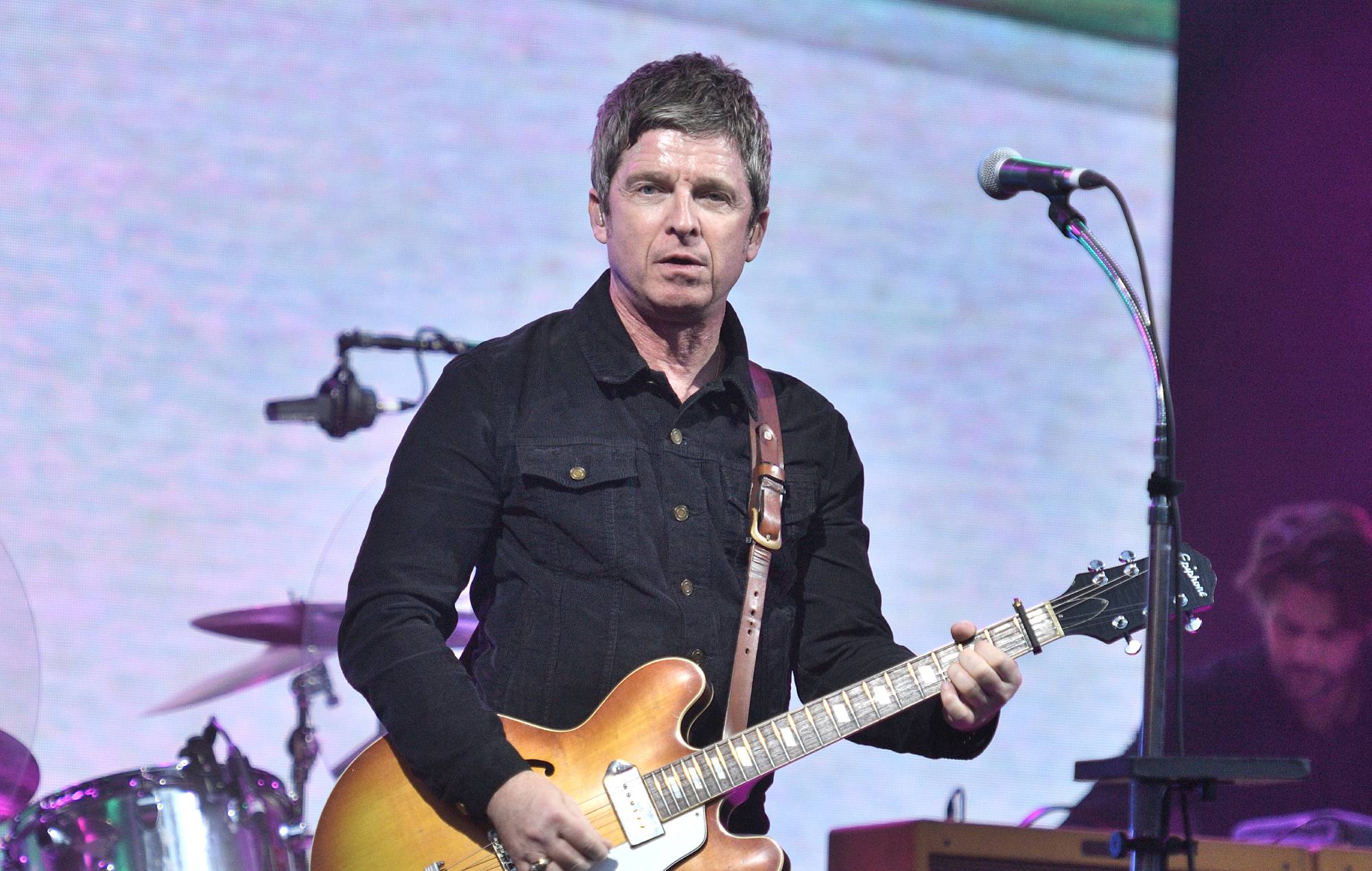Noel Gallagher: "América no podía soportar el hecho de que a Oasis le importara una mierda todo"