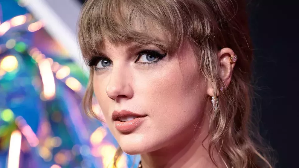 

	
		Taylor Swift nombrada artista del año de Apple Music; Morgan Wallen encabeza la lista mundial de canciones
	
	