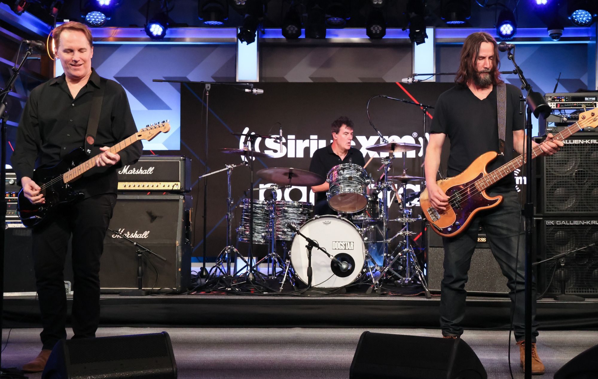 Vea a Dogstar de Keanu Reeves interpretando "Breach" en Kimmel