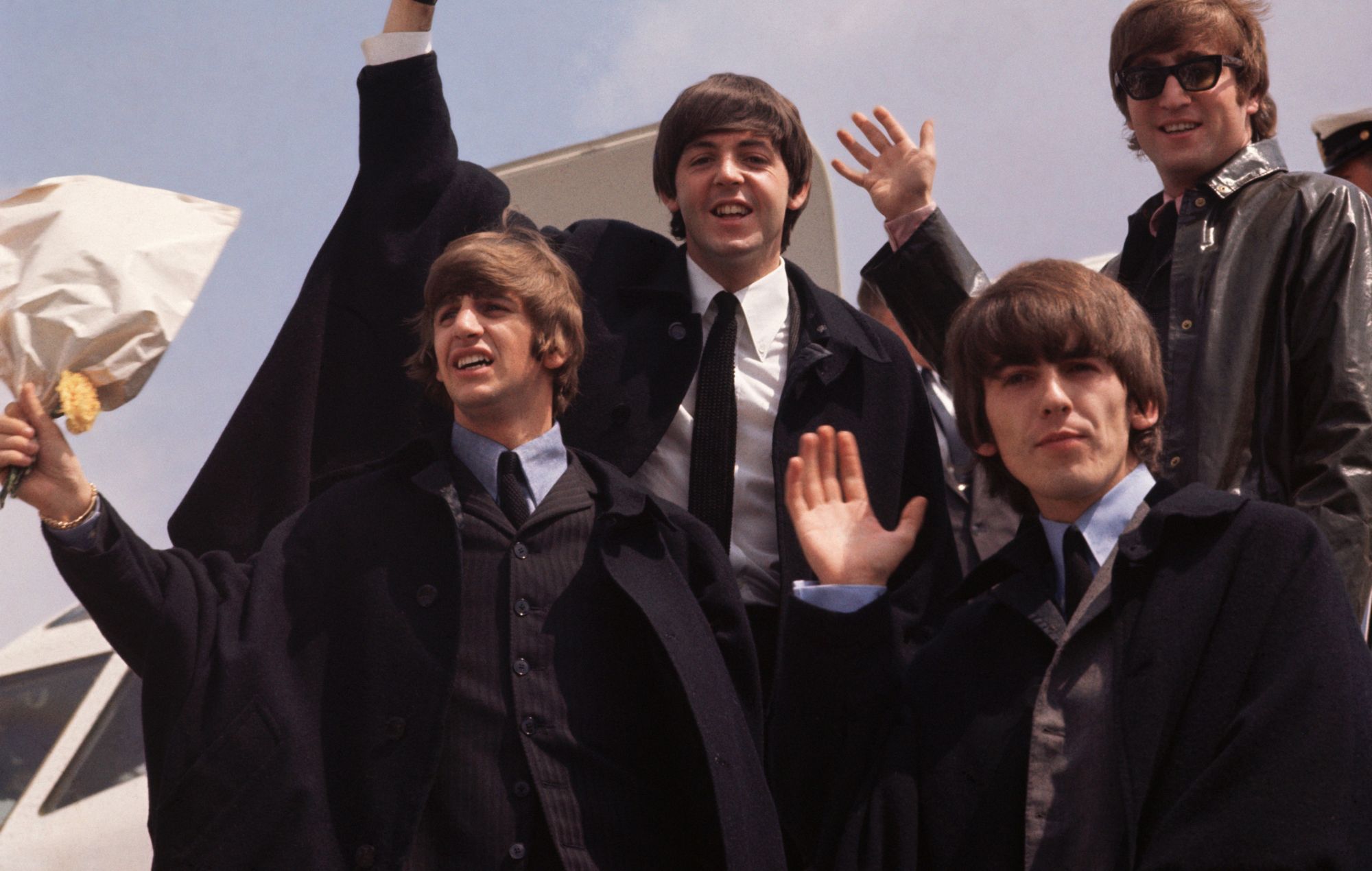 Vea el vídeo musical dirigido por Peter Jackson de la canción "final" de The Beatles 'Now And Then'.
