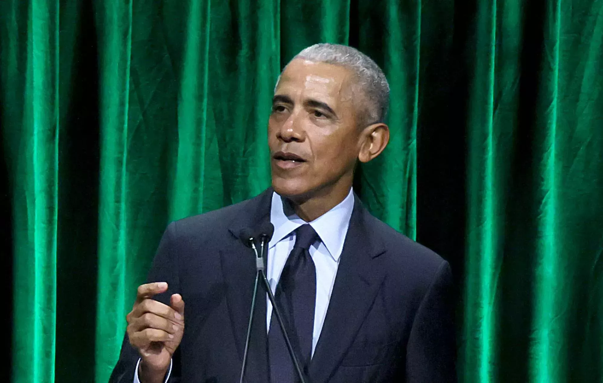 Barack Obama comparte su lista de películas favoritas de 2023