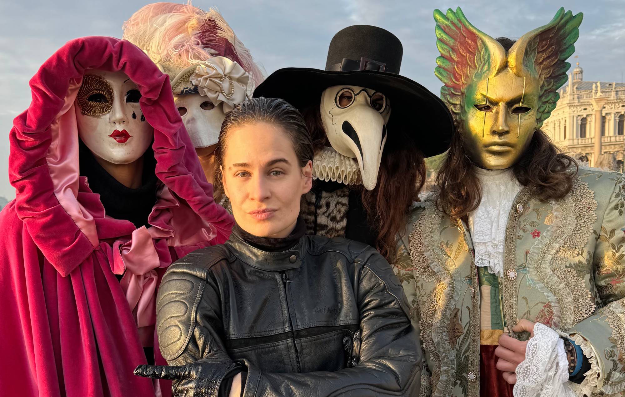 Christine &amp; The Queens comparten una espectacular versión de 'Stayin' Alive' de The Bee Gees