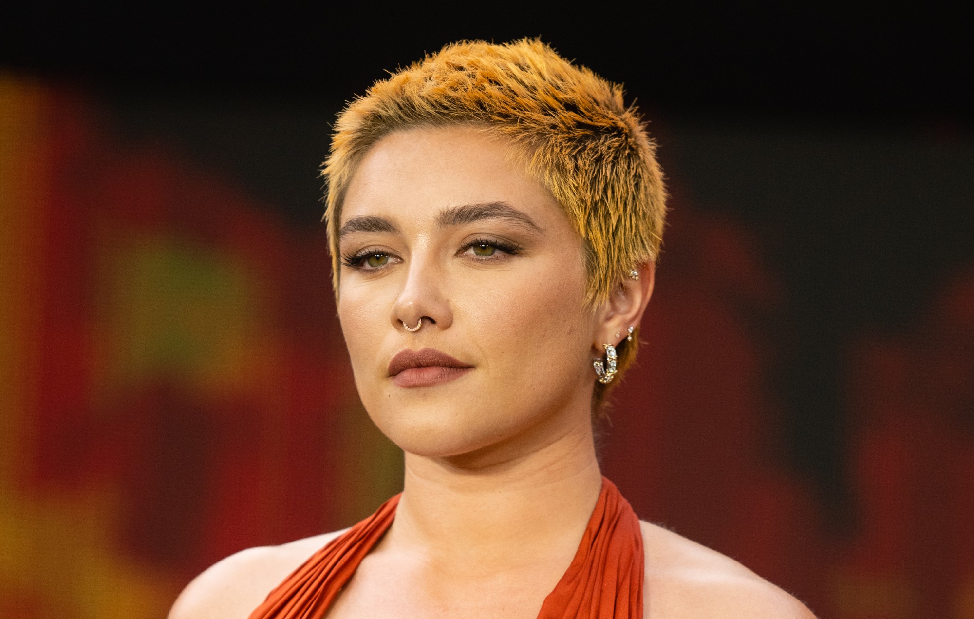 Florence Pugh es golpeada en el ojo por un objeto lanzado en CCXP 2023