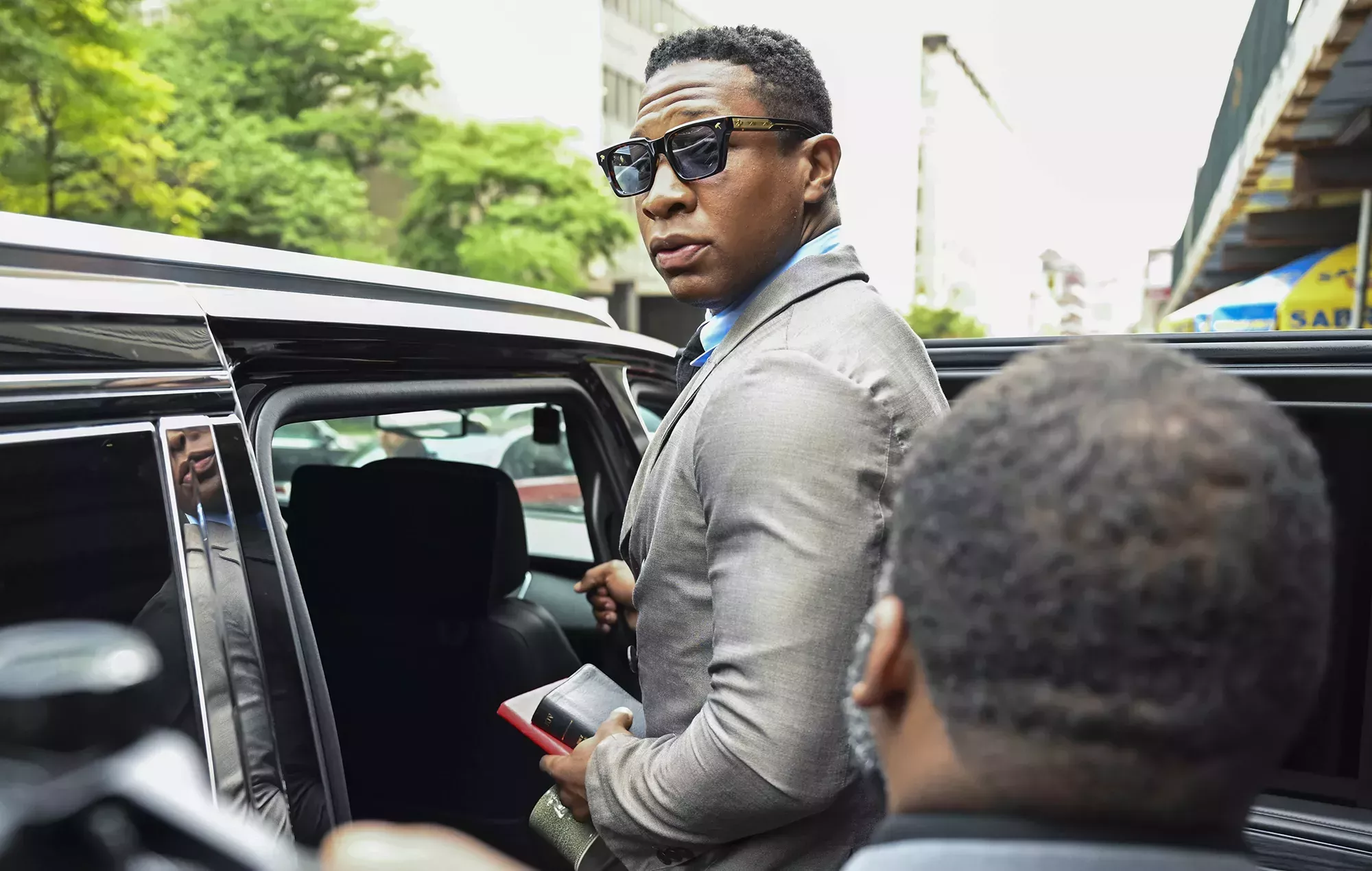 Jonathan Majors puede mencionar la detención de su ex novia en el juicio por agresión