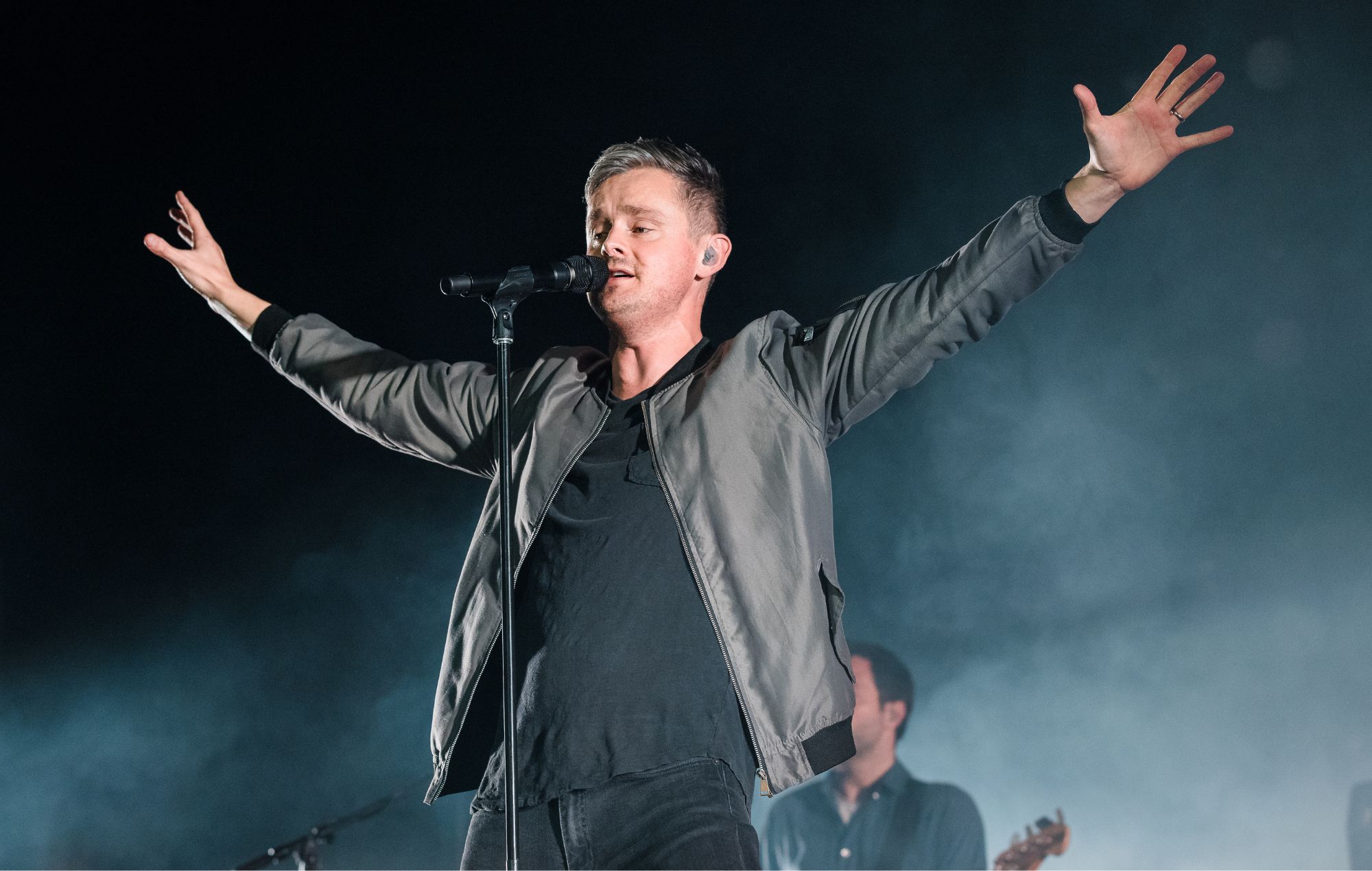 Keane comparte una canción inédita escrita para Love Actually