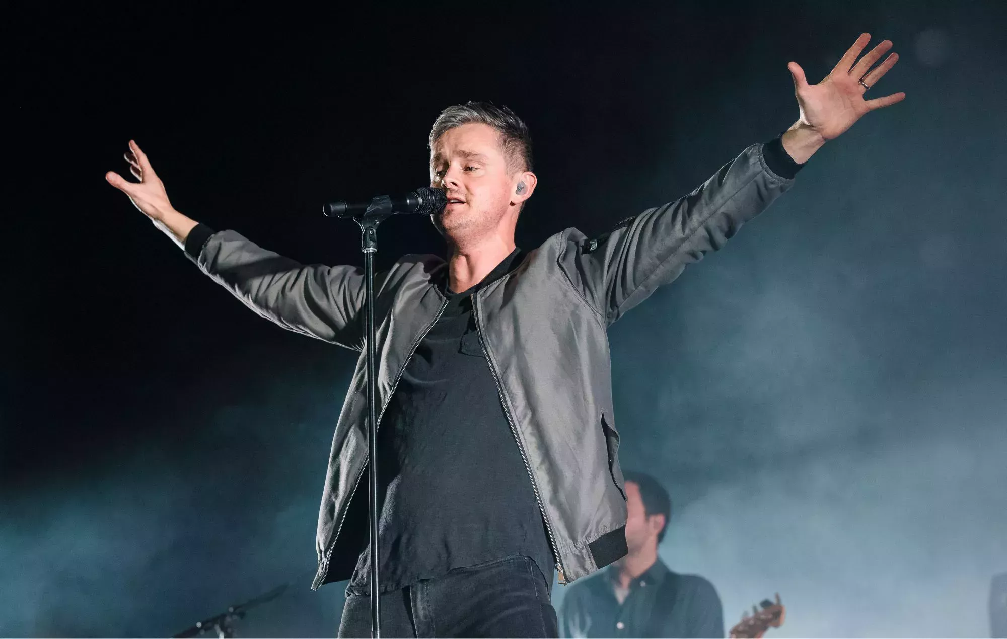 Keane comparte una canción inédita escrita para Love Actually