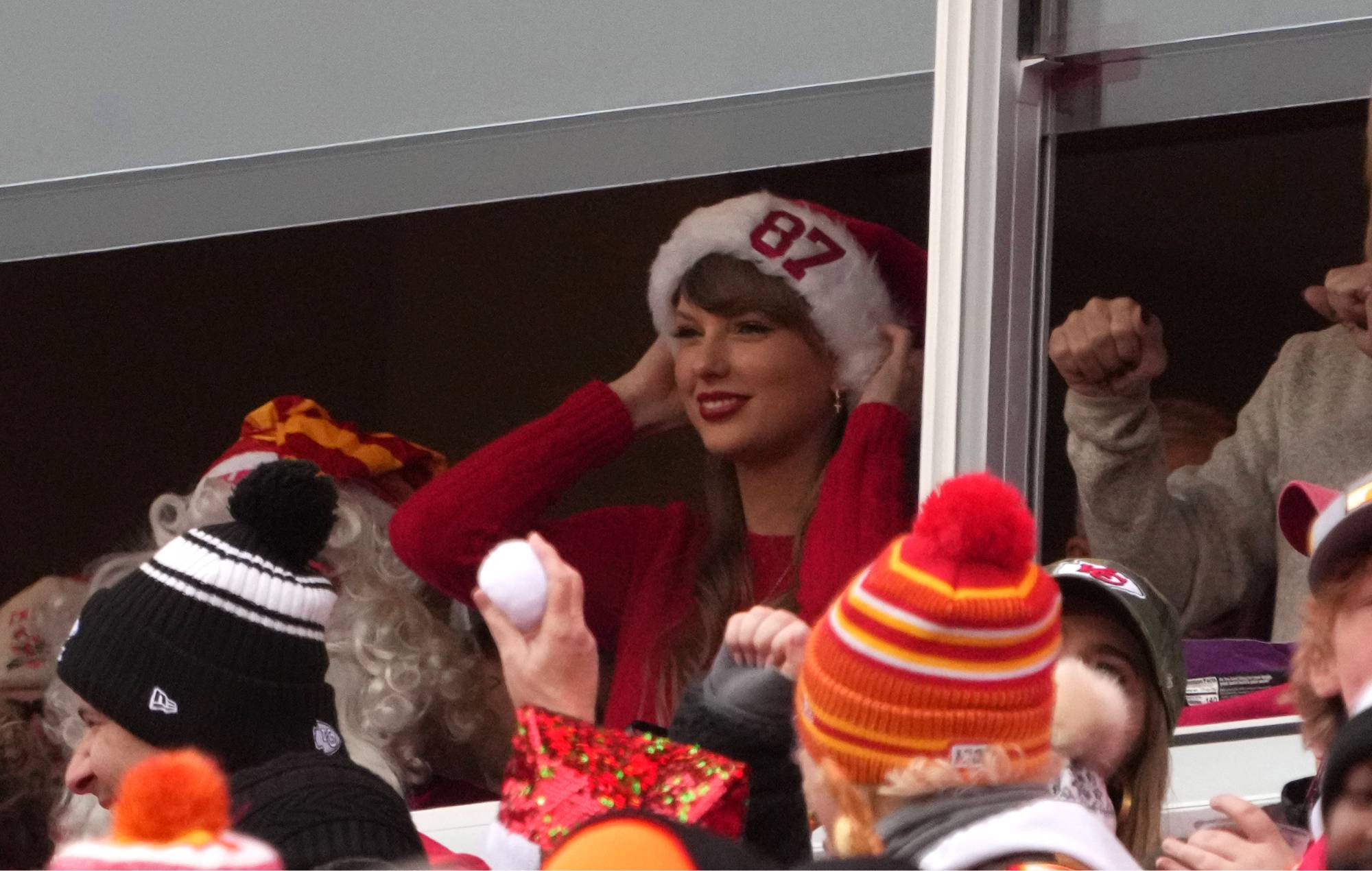 La presentadora de ESPN defiende a Taylor Swift tras ser calificada de "distracción" para los Kansas City Chiefs