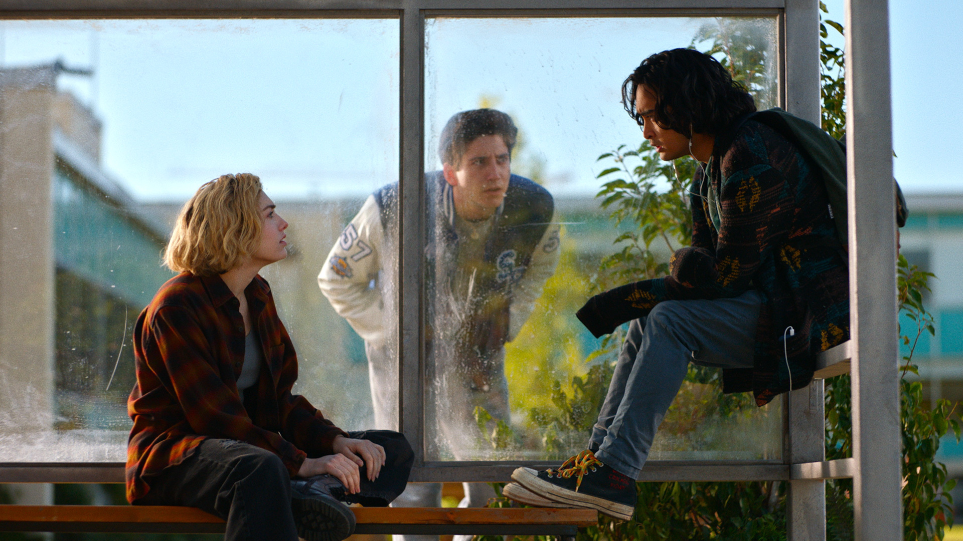 Por qué School Spirits está clasificado MA