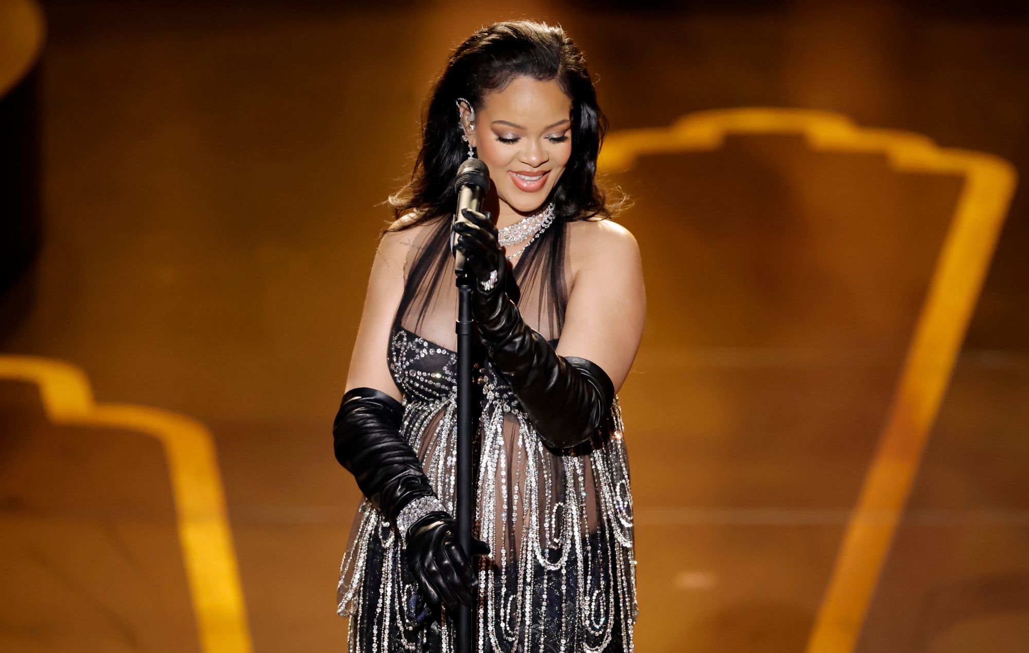 Rihanna anuncia nueva música y gira mundial: "Vamos a volarlo todo por los aires"