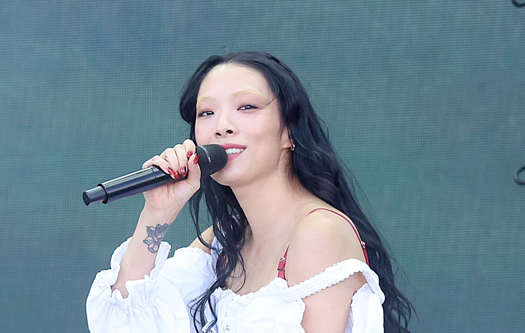 Rina Sawayama comparte un nuevo remix de 'Imagining' con Amaarae