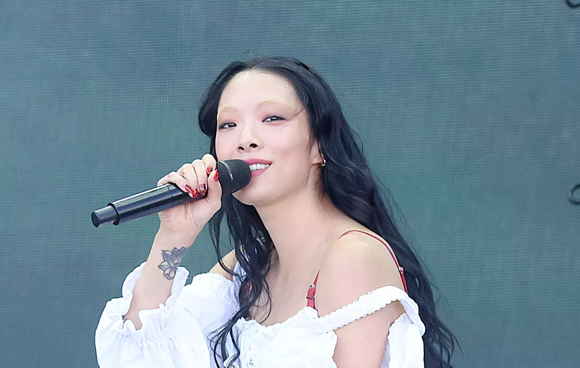 Rina Sawayama comparte un nuevo remix de 'Imagining' con Amaarae