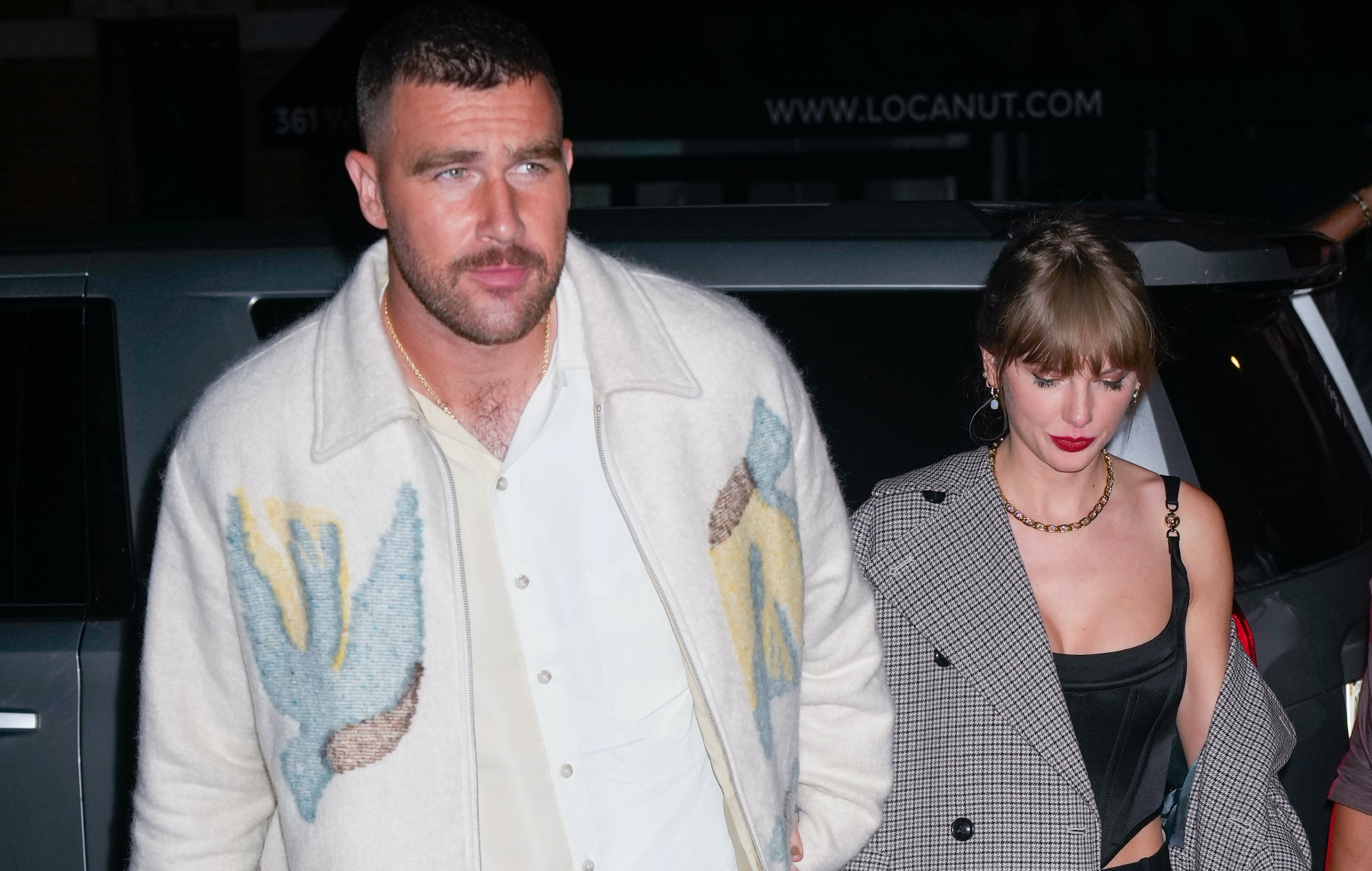 Travis Kelce atribuye a Taylor Swift el aumento de ventas de camisetas en el Reino Unido: "Un saludo a Taylor"
