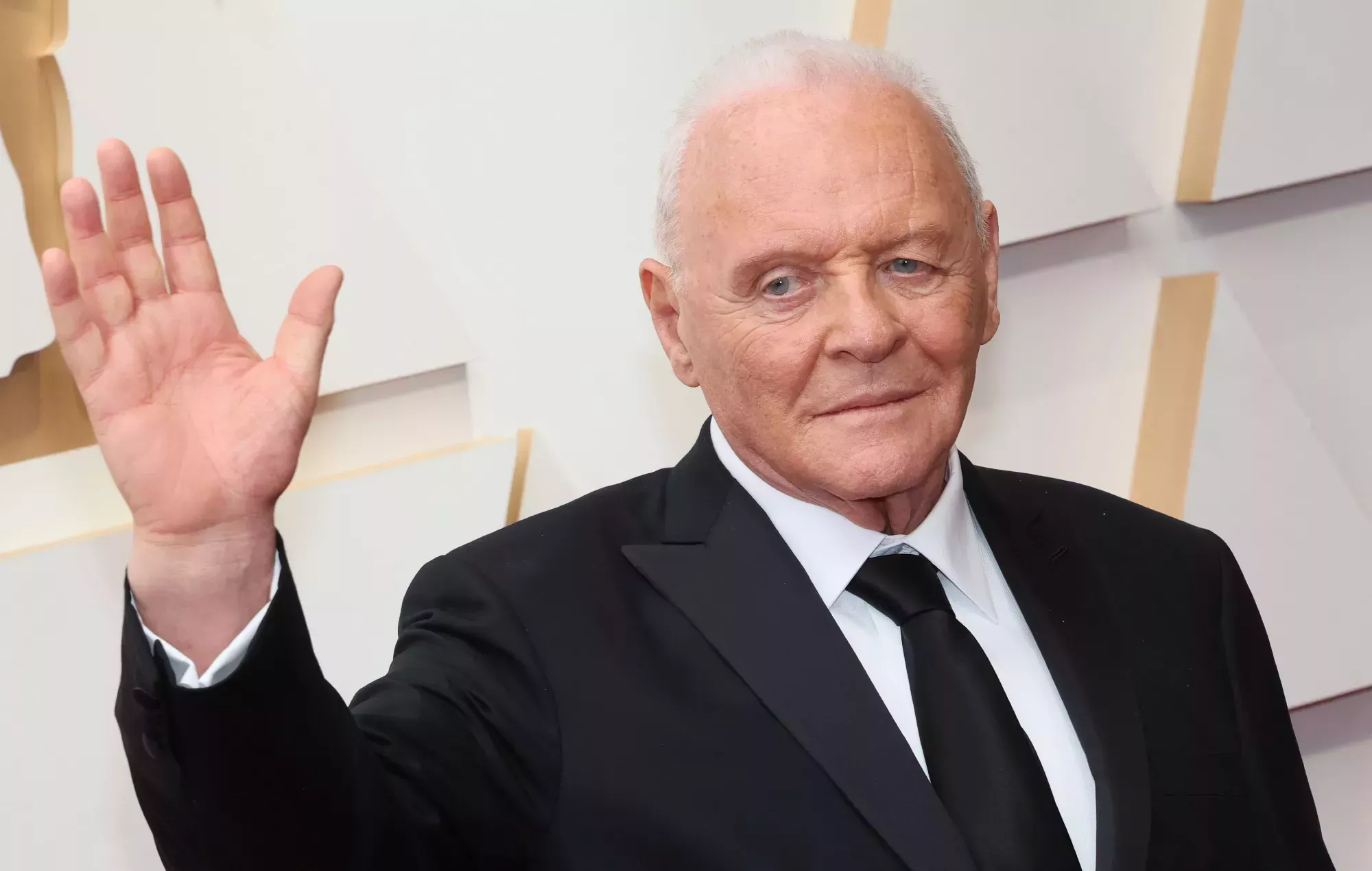 Anthony Hopkins trabaja en una autobiografía: 