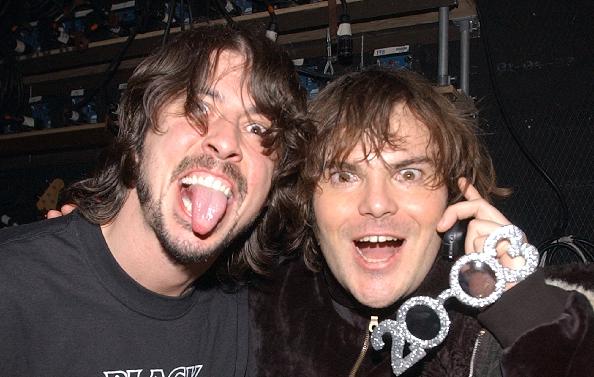 Foo Fighters y Jack Black versionan 'Big Balls' de AC/DC