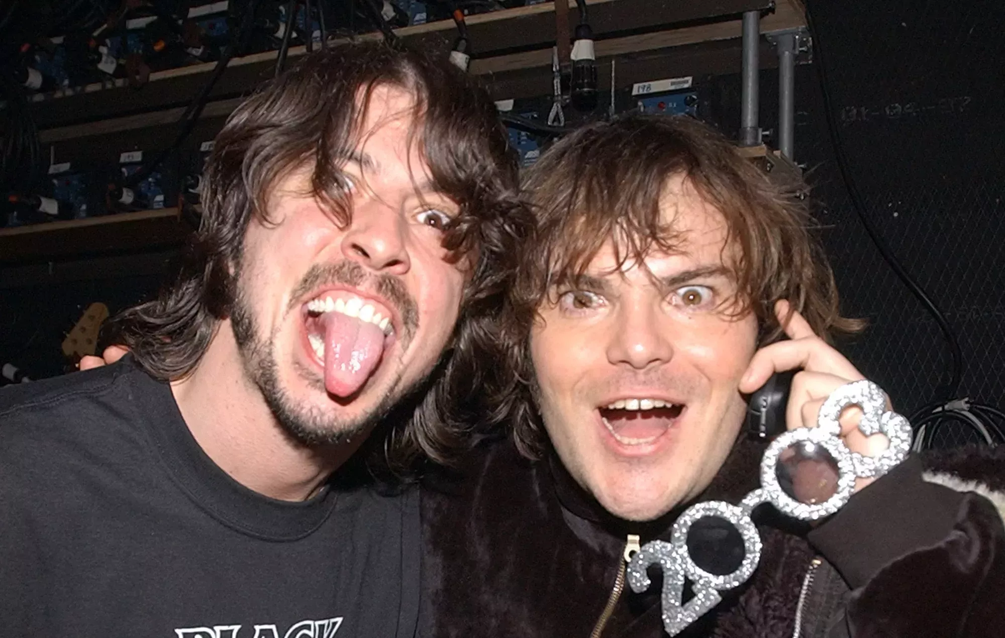 Foo Fighters y Jack Black versionan 'Big Balls' de AC/DC