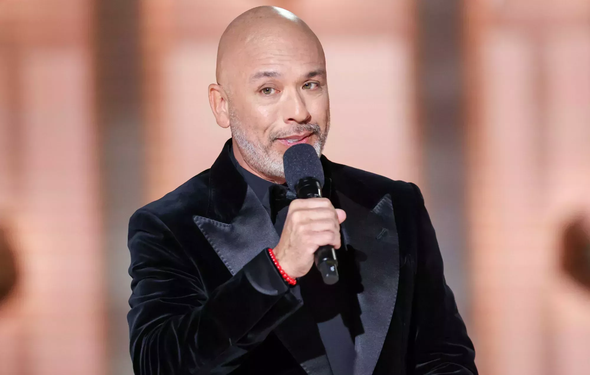 Jo Koy reacciona a las críticas de los Globos de Oro: 