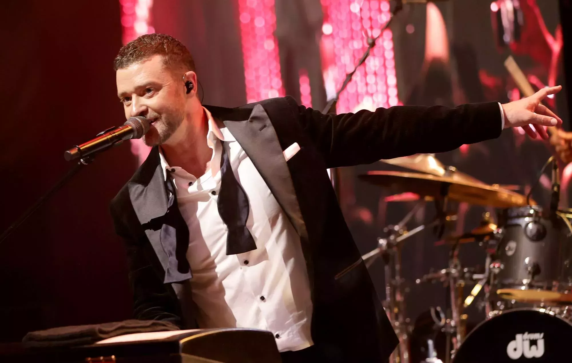 Justin Timberlake anuncia nuevo álbum y comparte el romántico single de regreso 'Selfish'