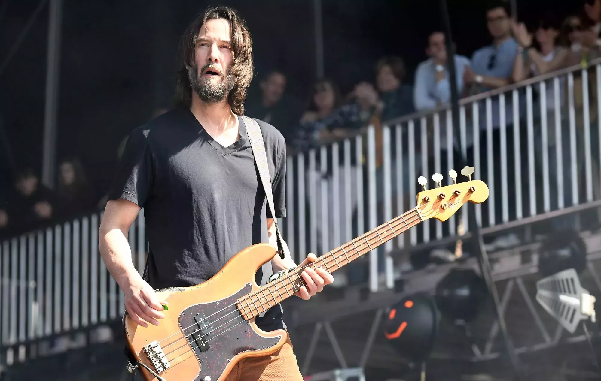 Keanu Reeves habla de su amor por Interpol y Kim Gordon en el nuevo episodio de 