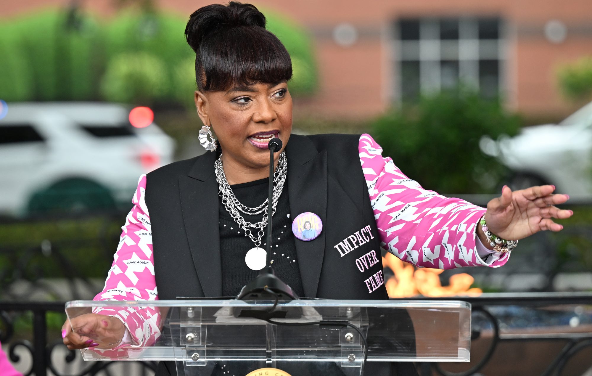 La hija de Martin Luther King critica el comentario de Jonathan Majors sobre su madre