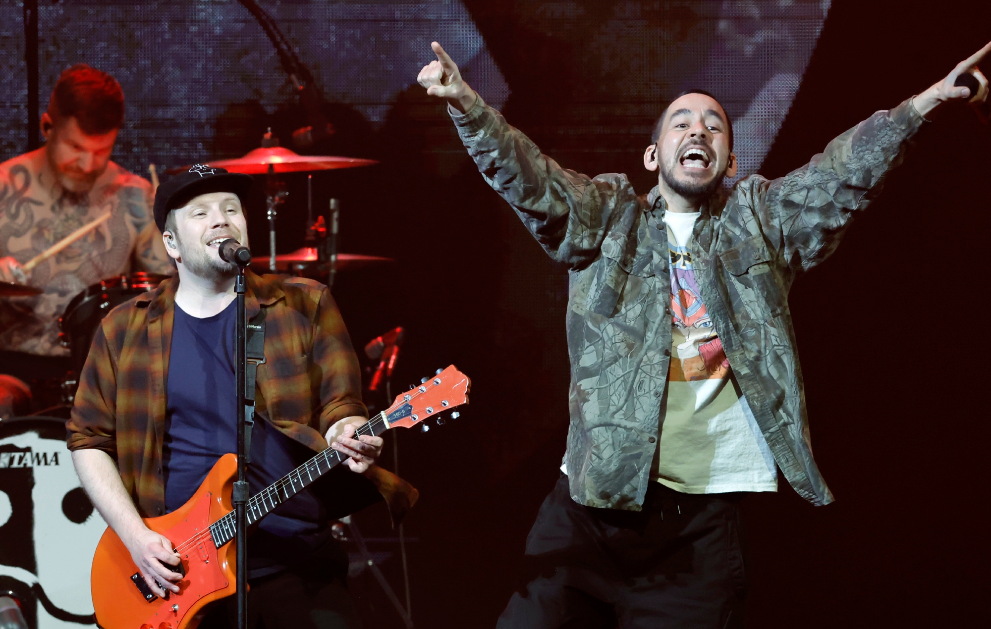 Mike Shinoda se une a Fall Out Boy para "Dance Dance" en ALTer EGO