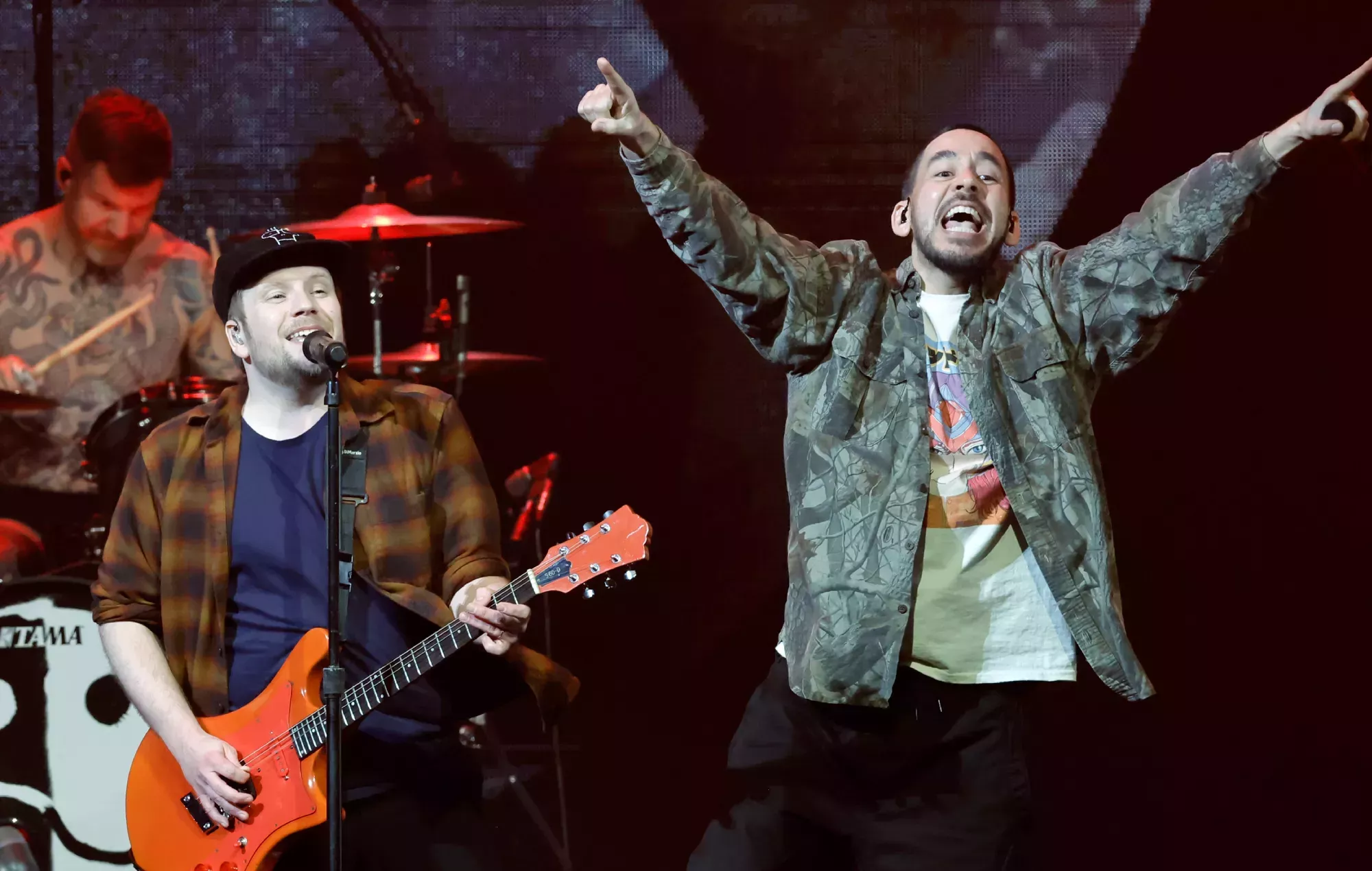 Mike Shinoda se une a Fall Out Boy para 