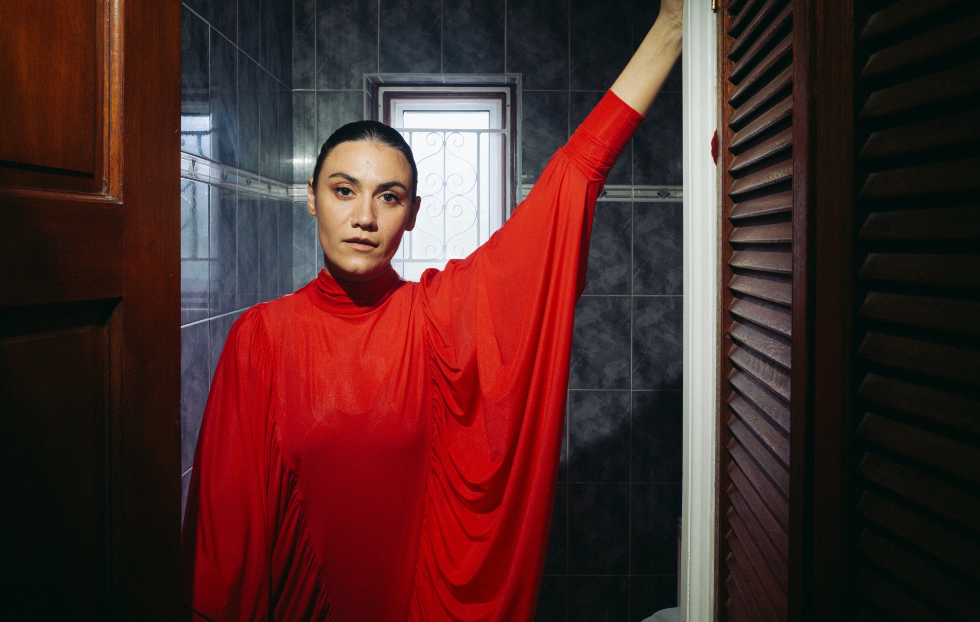 Nadine Shah inicia una gira con Depeche Mode y comparte su nuevo single "Greatest Dancer".