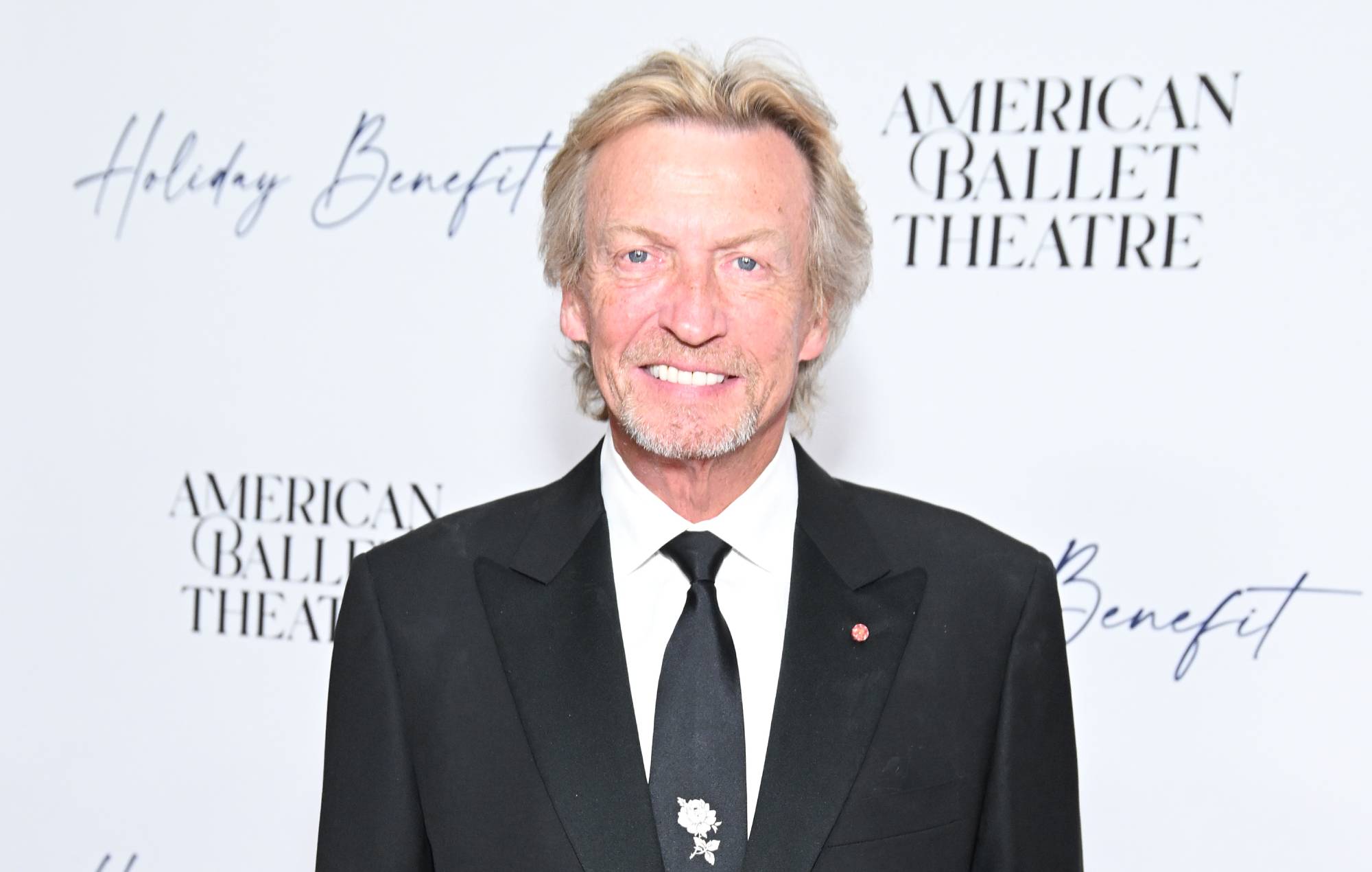 Nigel Lythgoe deja de ser juez de televisión tras las acusaciones de agresión sexual contra Paula Abdul