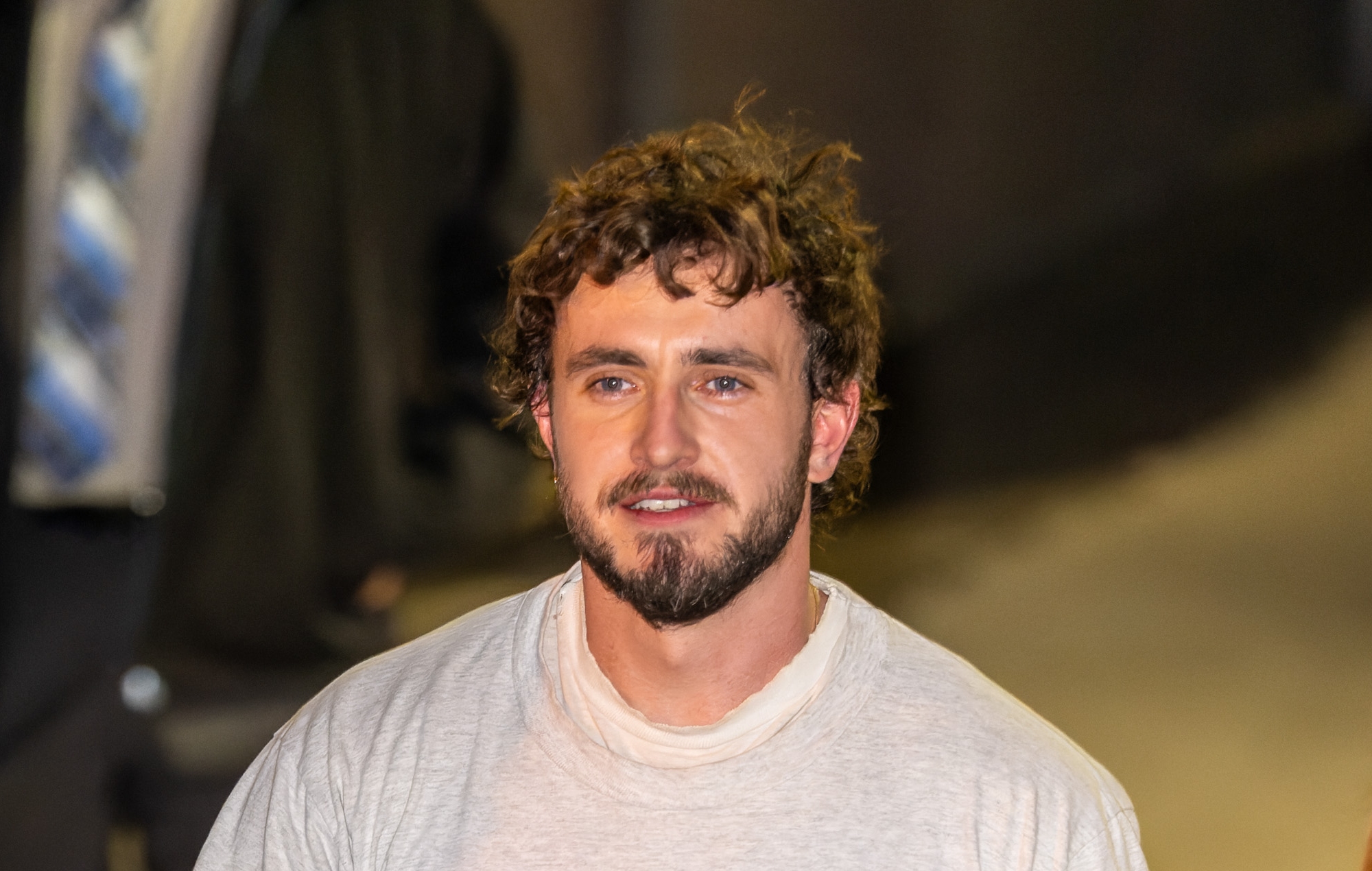 Paul Mescal dice que los actores heterosexuales deberían poder interpretar papeles gays, con una condición