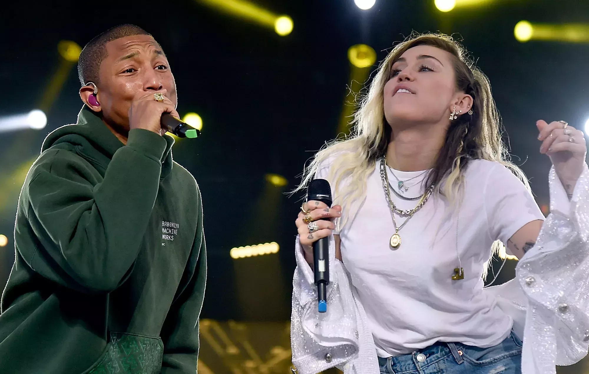 Pharrell adelanta una colaboración inédita con Miley Cyrus en el desfile de Louis Vuitton