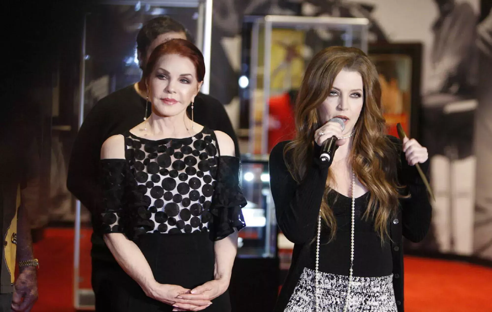 Priscilla Presley conmemora el primer aniversario de la muerte de Lisa Marie Presley