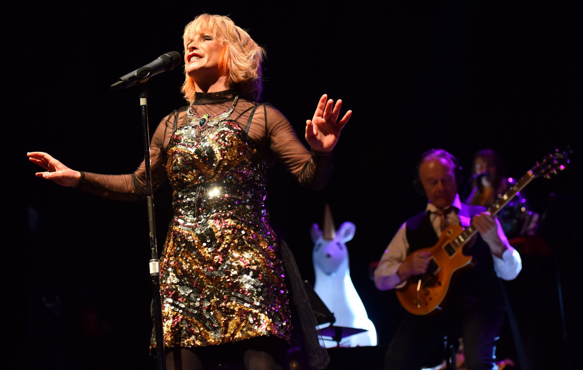 Robert Fripp y Toyah versionan "Fight for Your Right" de Beastie Boys en la última sesión de "Sunday Lunch".