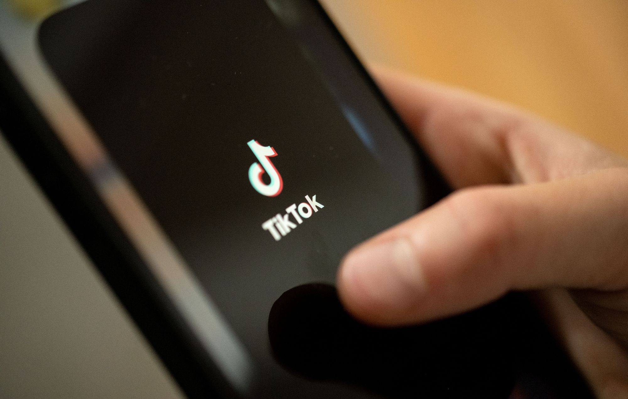 TikTok prueba una función "AI Song" para crear música basada en indicaciones