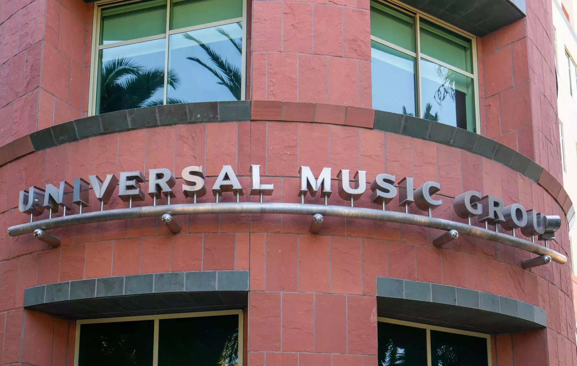 Univeral Music Group confirma futuros recortes de plantilla
