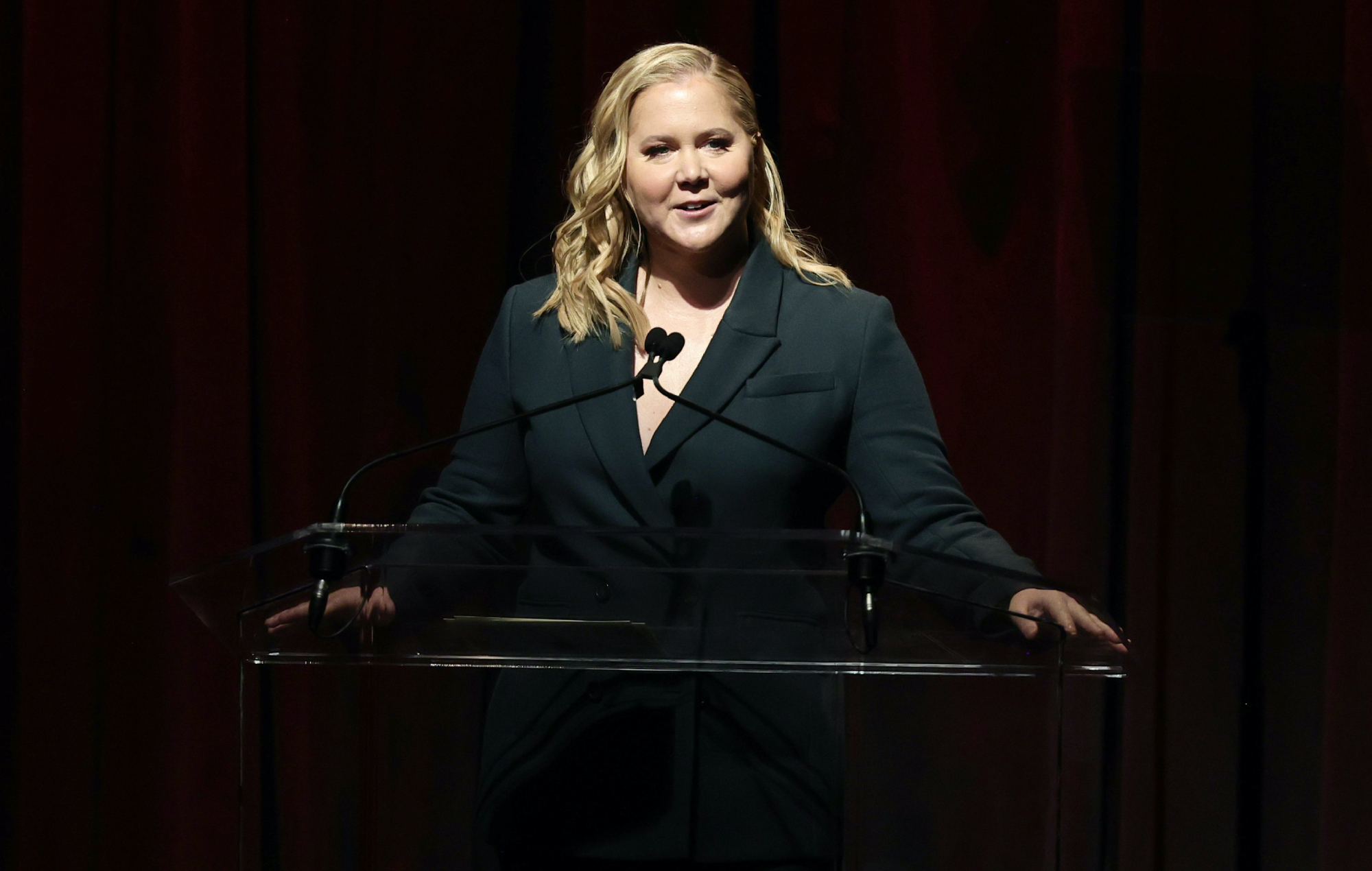 Amy Schumer comparte el diagnóstico de síndrome de Cushing en medio de comentarios sobre su aspecto