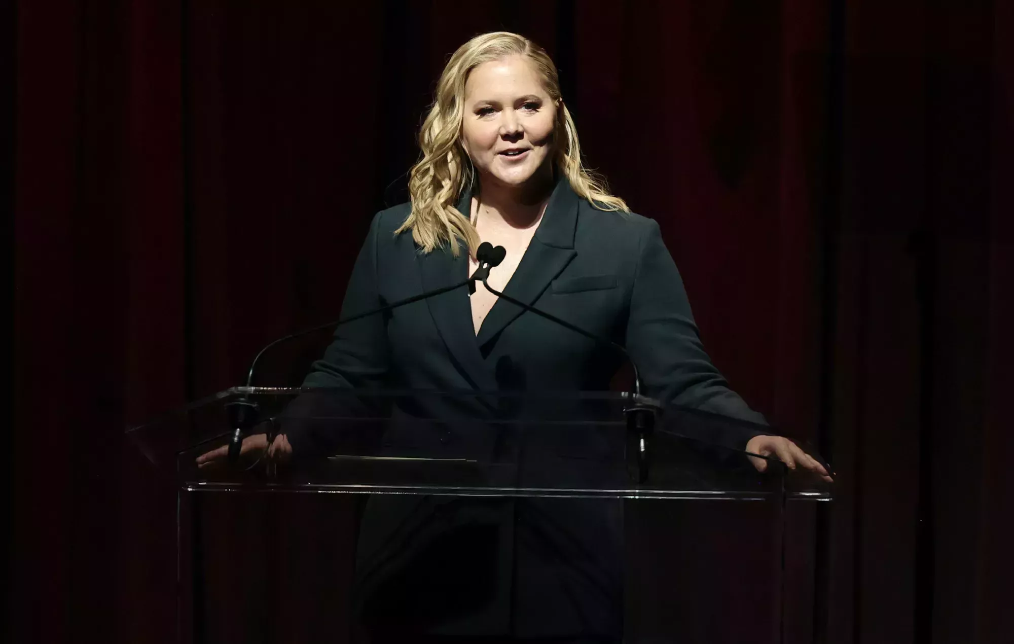 Amy Schumer comparte el diagnóstico de síndrome de Cushing en medio de comentarios sobre su aspecto