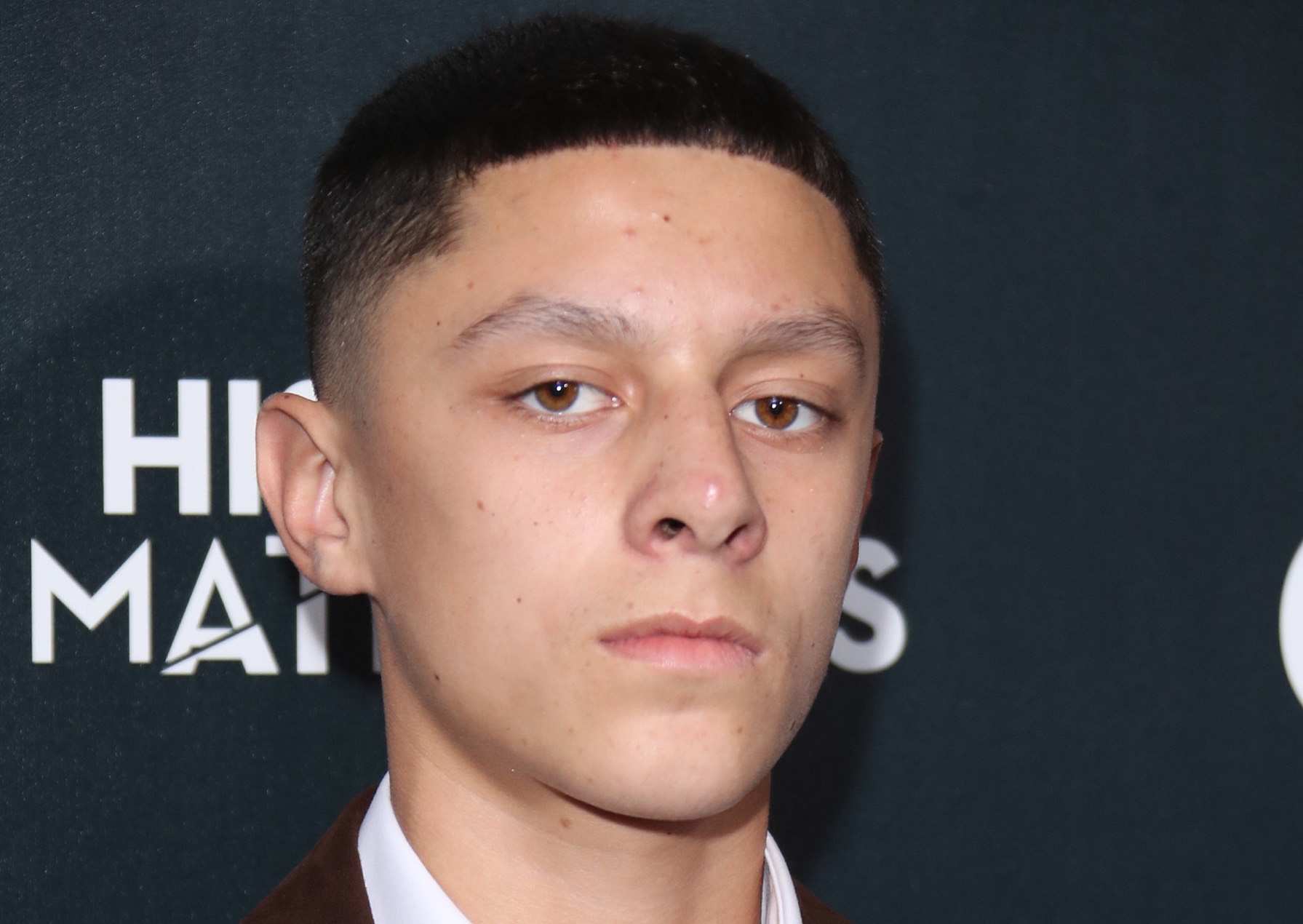 El actor de "Sus materiales oscuros" Daniel Frogson se declara culpable de descargar imágenes de abusos a menores