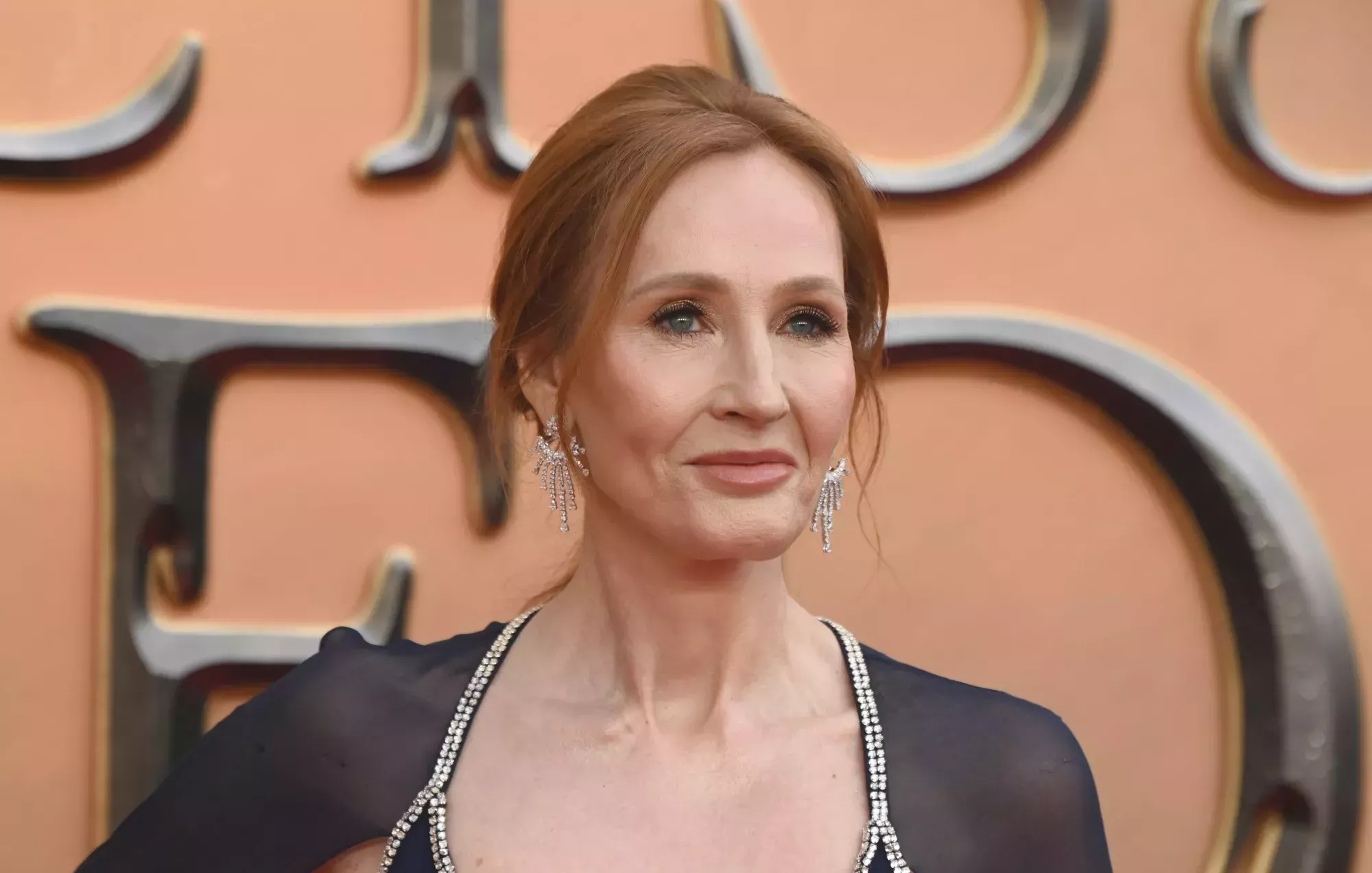 JK Rowling critica a Sky News por referirse al asesino transexual como mujer