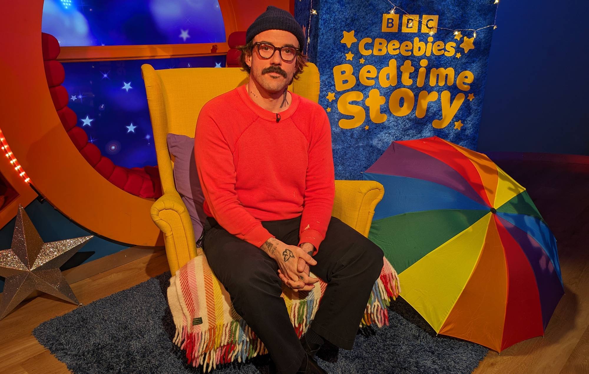 Joe Talbot de Idles lee Bedtime Story para CBeebies