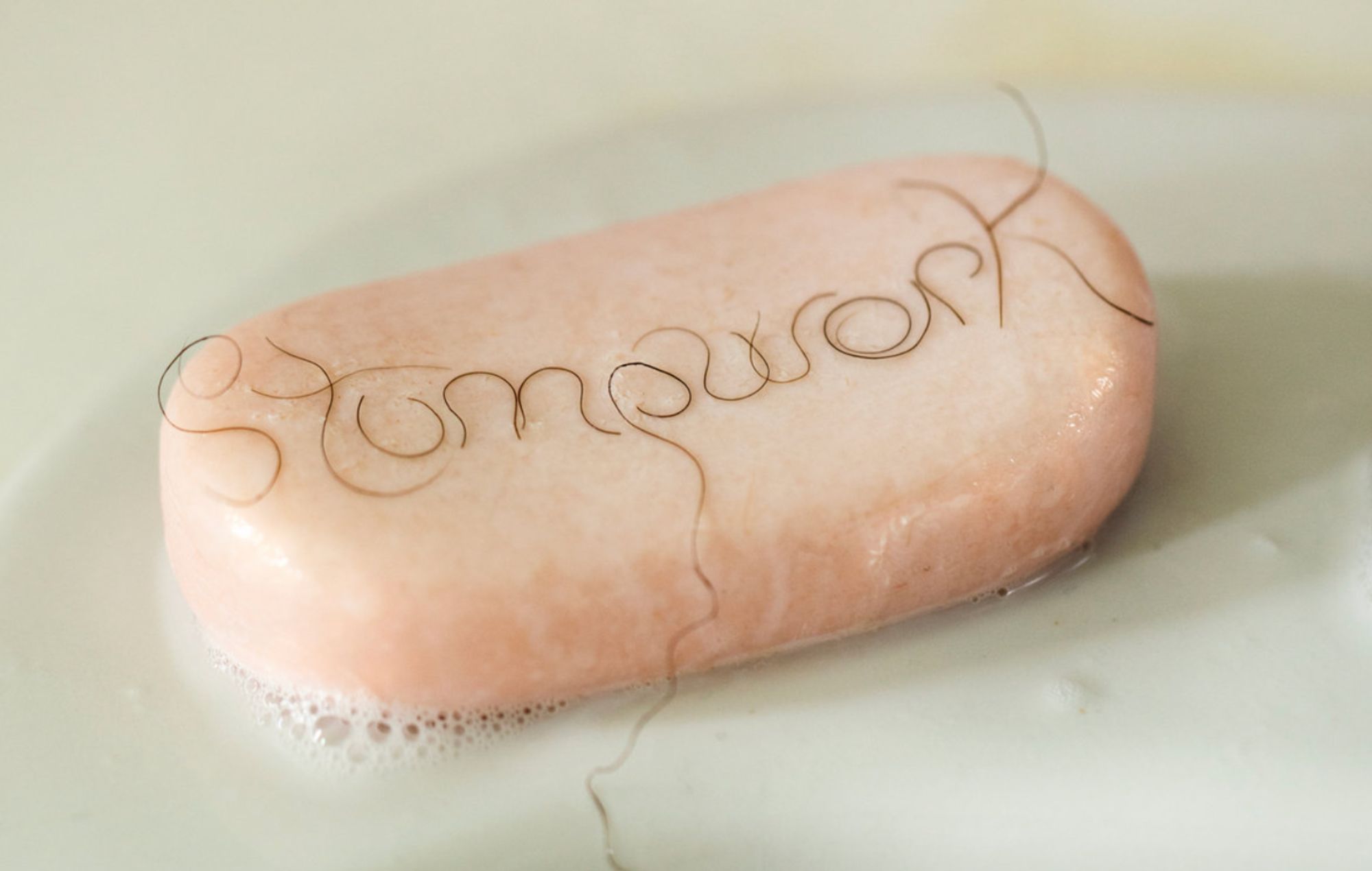 La obra de arte "Stumpwork" de Tintorería gana un premio Grammy