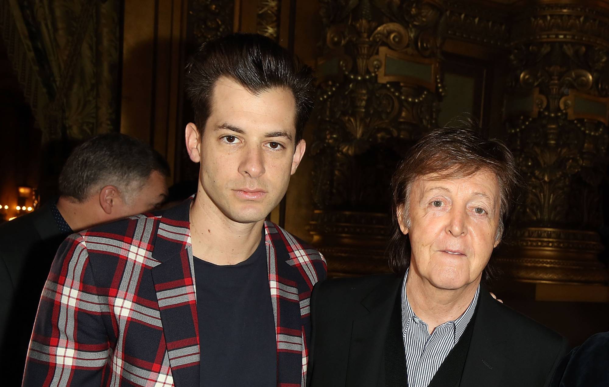Mark Ronson comparte el llamamiento NSFW de Paul McCartney para que el Rock Hall incluya a Foreigner, y se hace viral