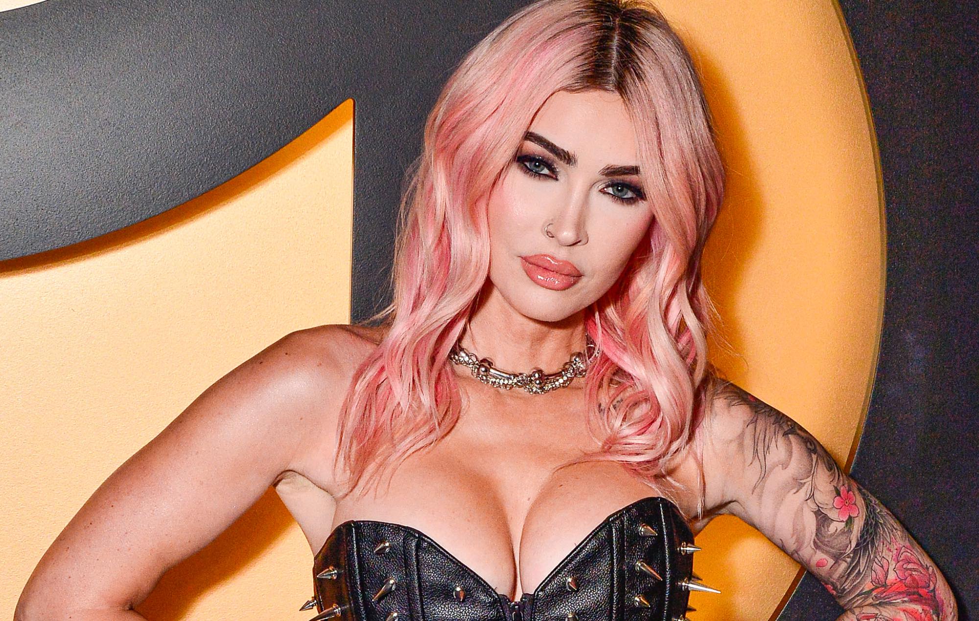 Megan Fox dice que sus comentarios sobre la "muñeca sexual ucraniana" no eran xenófobos