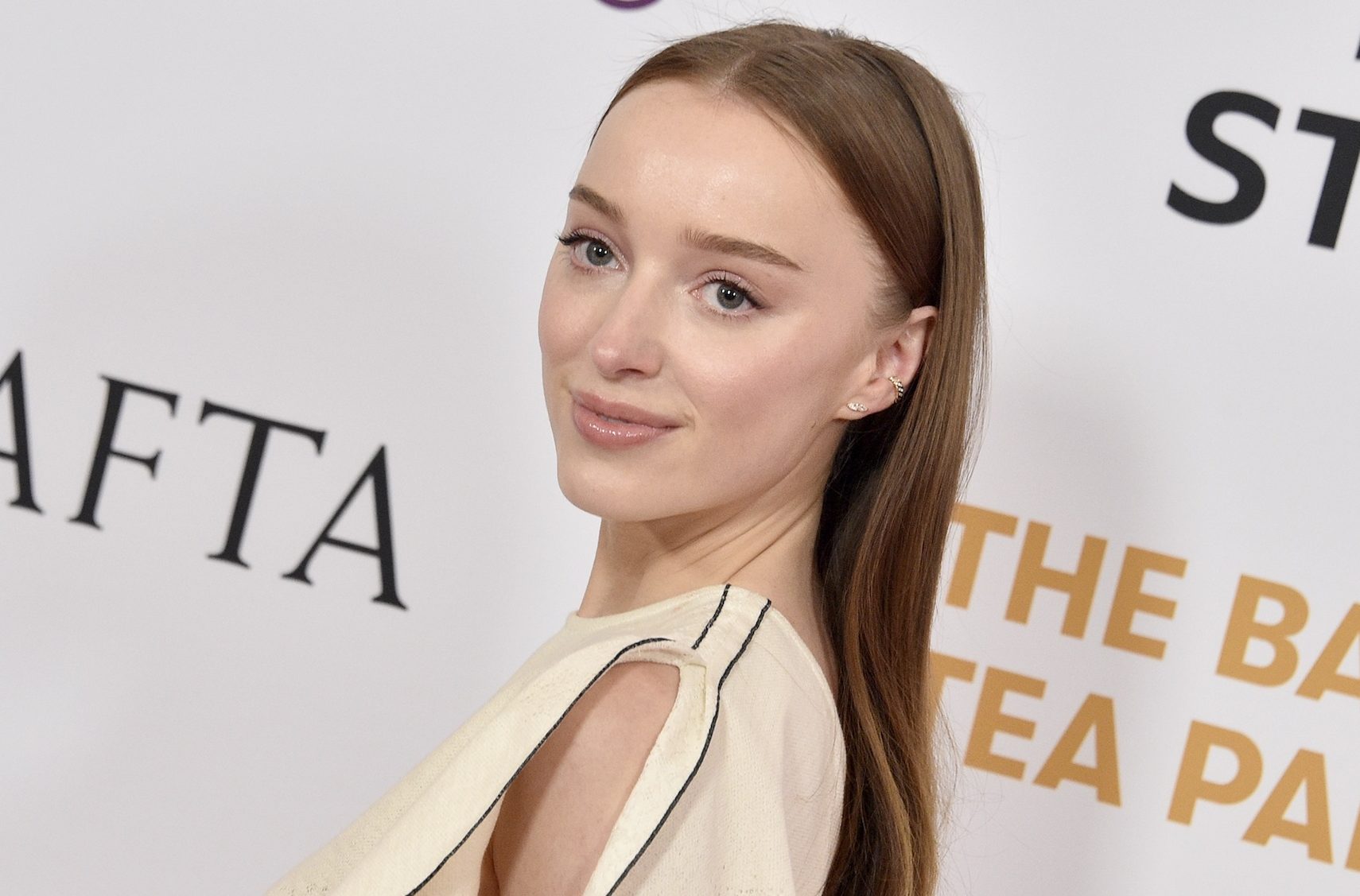 Phoebe Dynevor, protagonista de "Bridgerton", dice que "no es un buen momento" para las actrices jóvenes