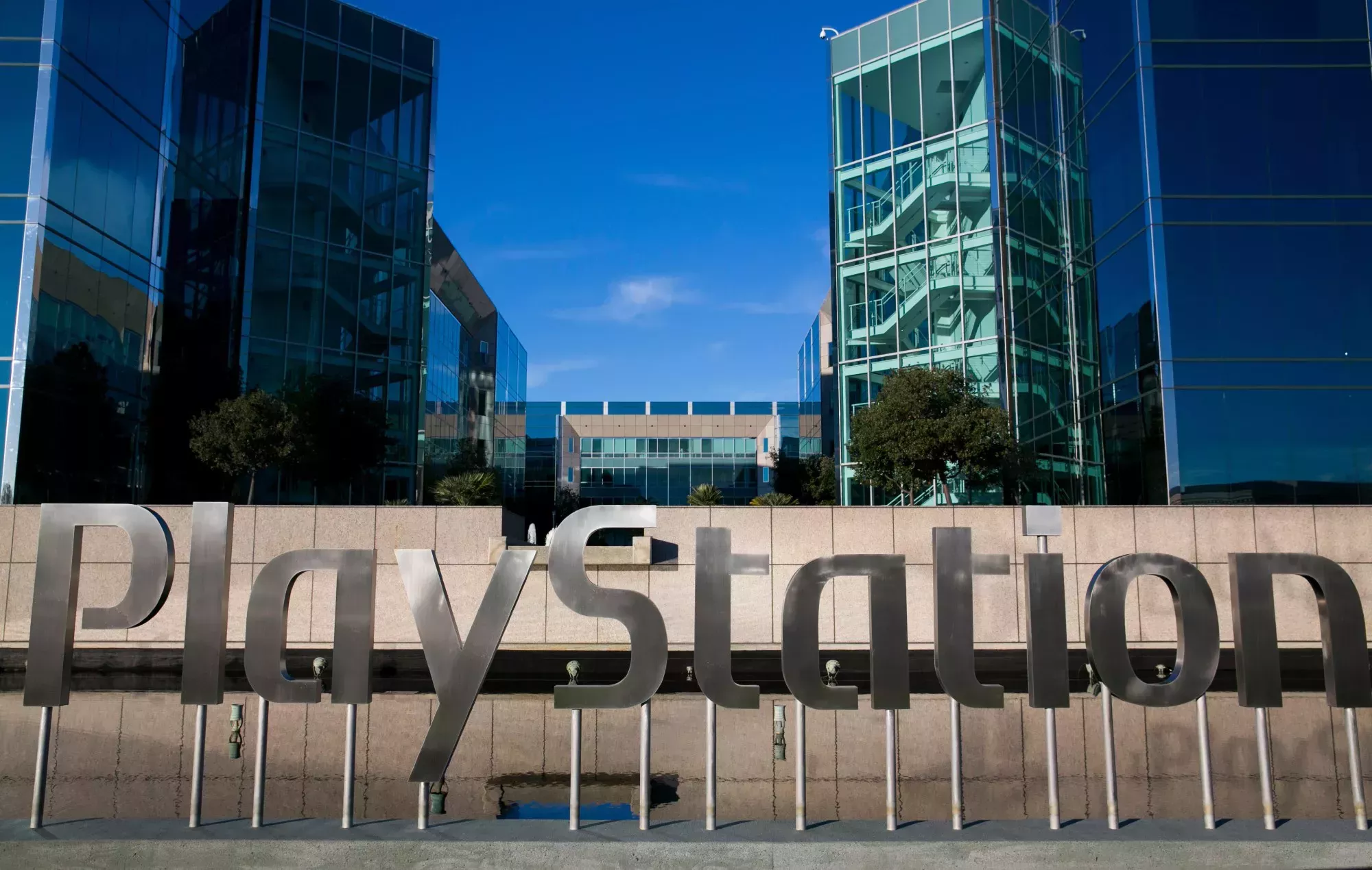 PlayStation suprime 900 empleos, cancela varios juegos y 