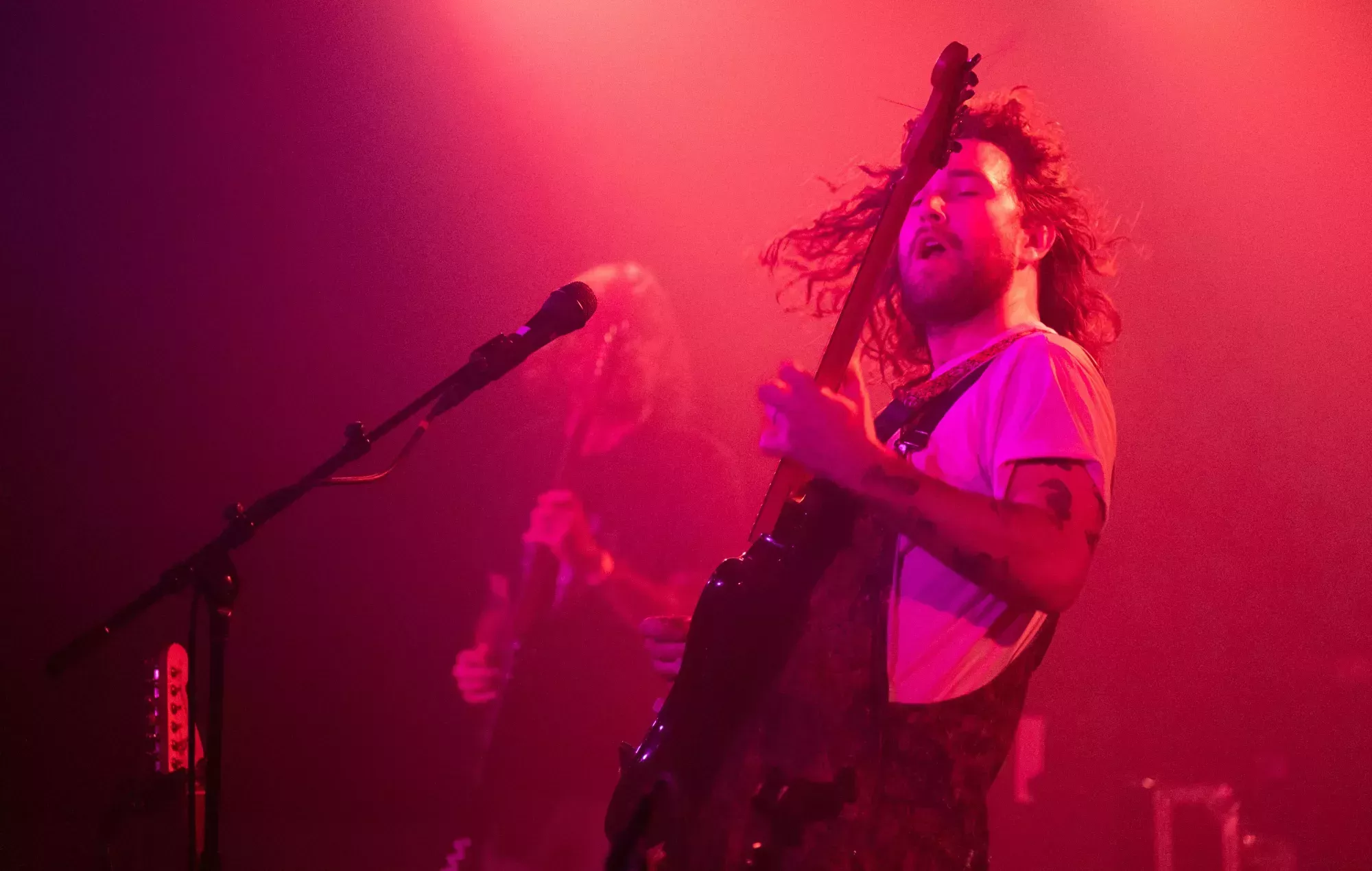 Psychedelic Porn Crumpets cancela su gira por el Reino Unido y Europa tras ser atacado su cantante por un perro