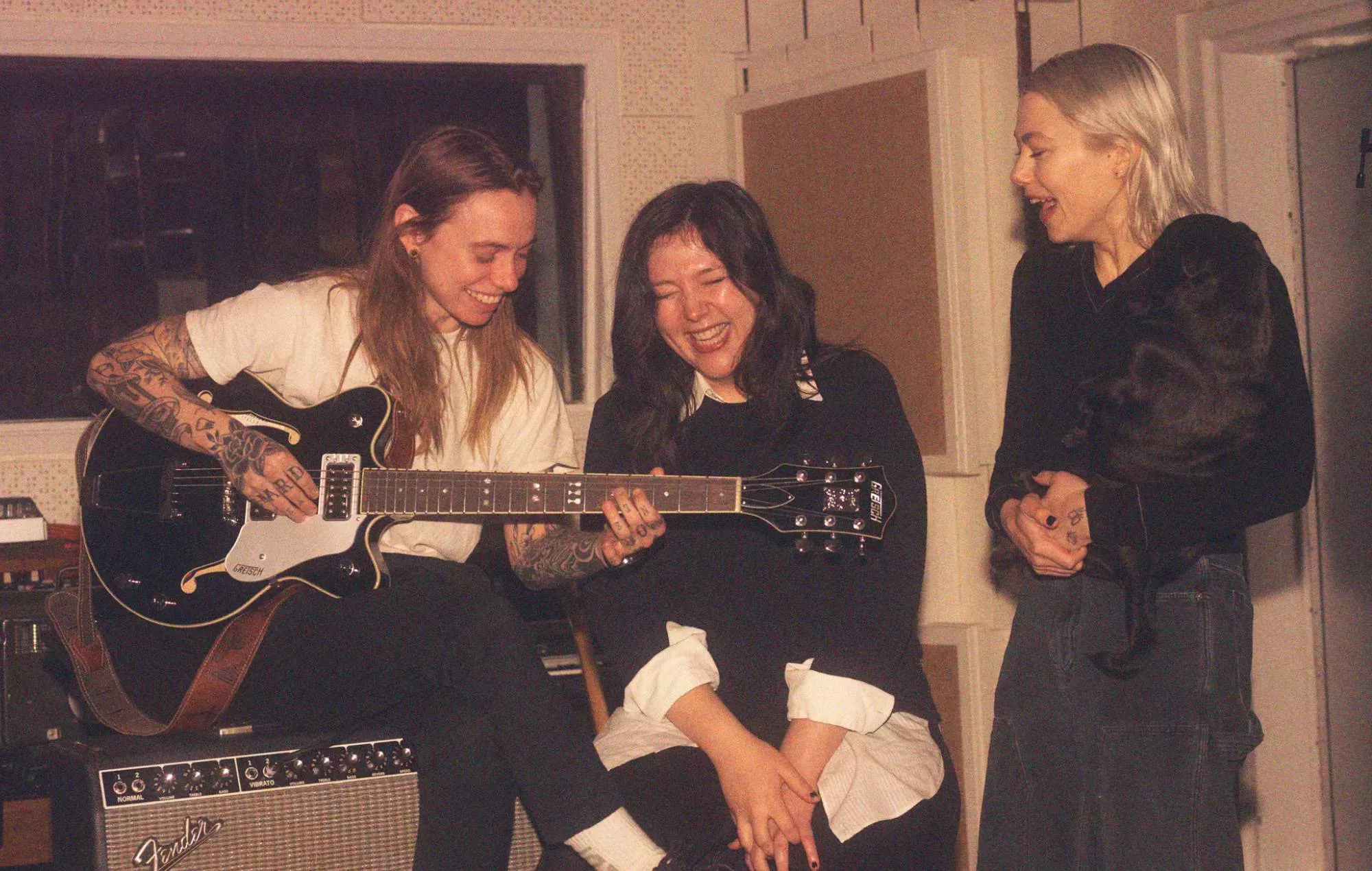 Se desvelan los detalles de la guitarra Gretsch exclusiva de Boygenius