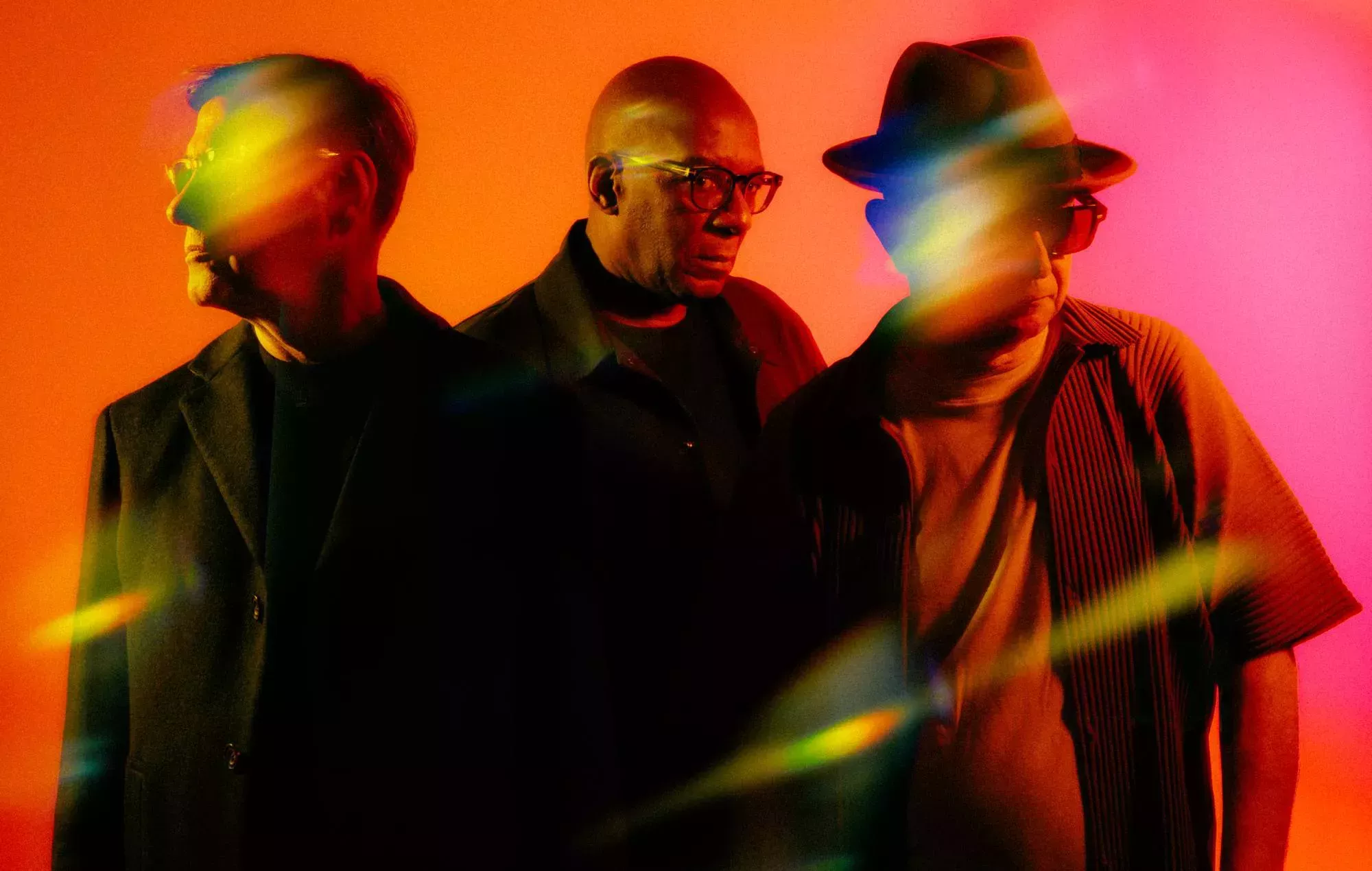 A Certain Ratio para Tim Peaks Diner en Kendal Calling - cortando su set en vinilo