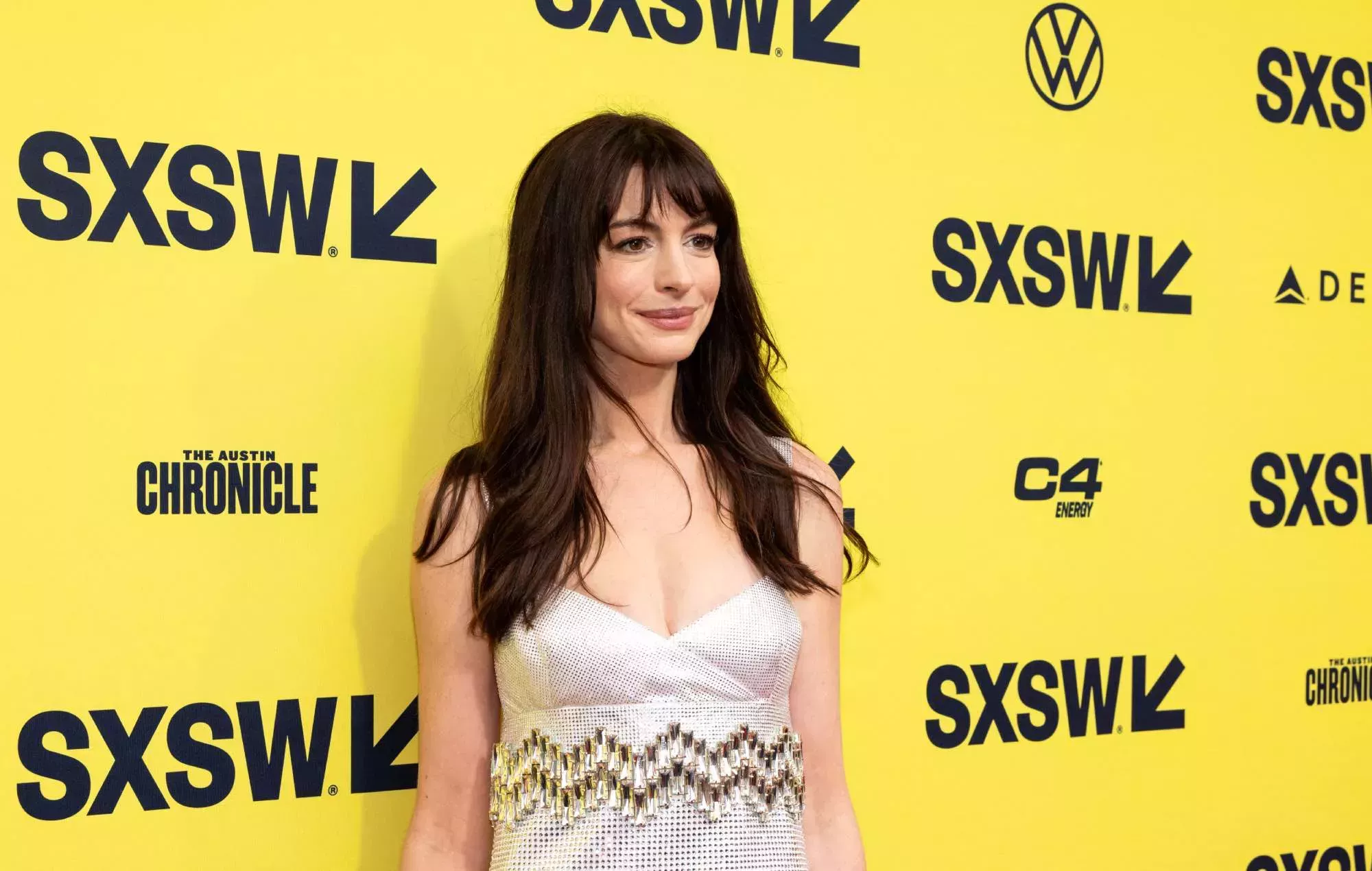 Anne Hathaway revela que sufrió un aborto mientras interpretaba a una embarazada